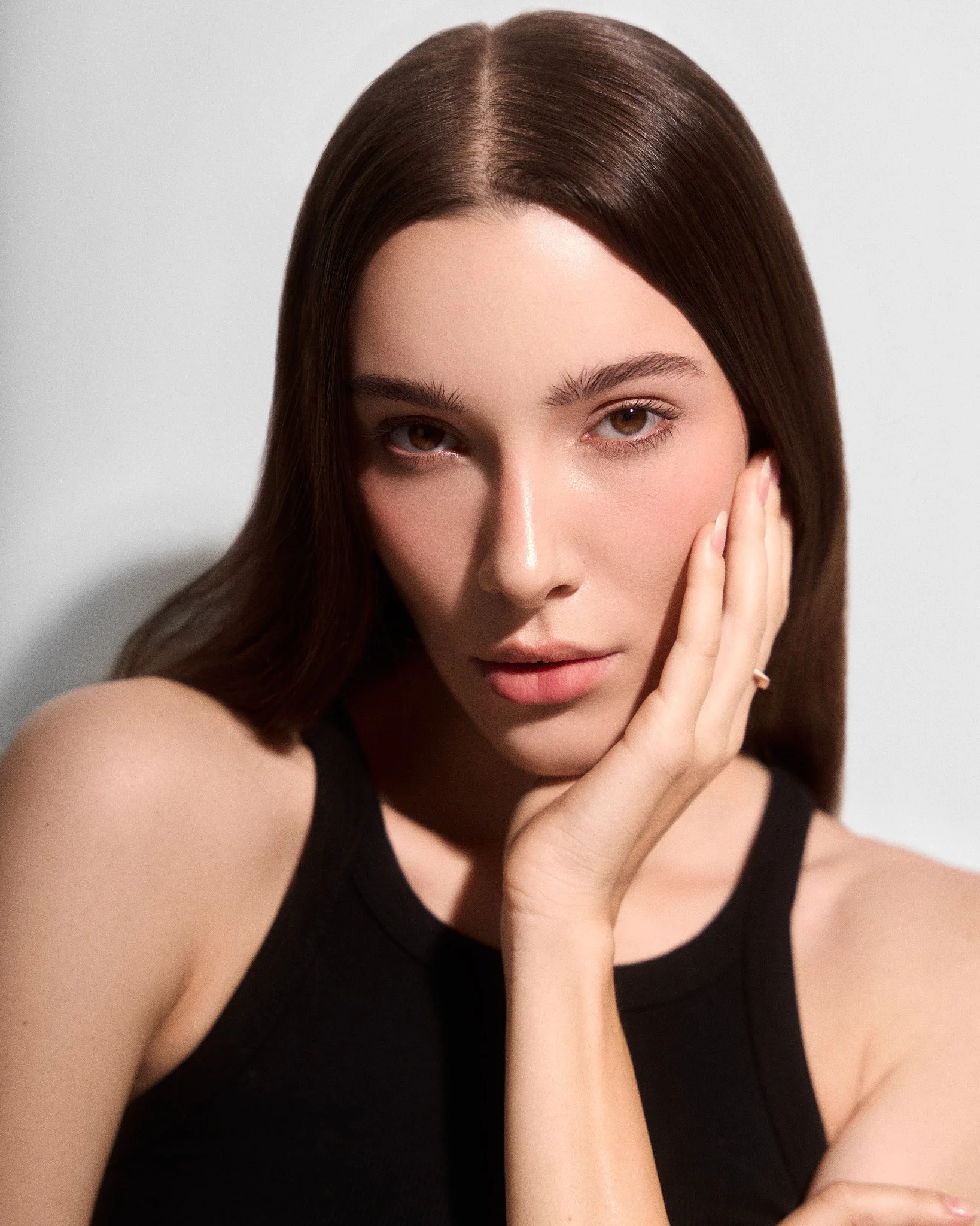  Dari 
 Female, Featured 