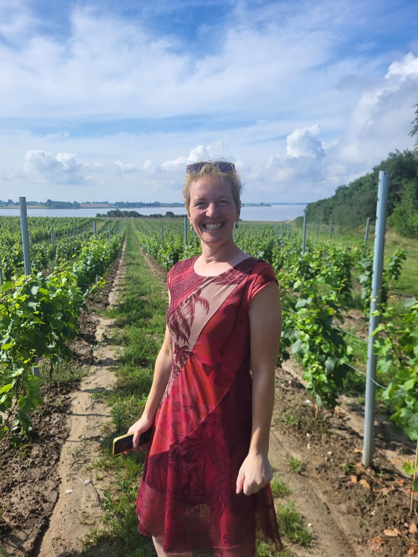 I den her uge har vi besøgt @kalumwinery og @oestergaard_vinmageri for at snakke om vedligeholdelse af vinmarken og vinproduktion.
Det er fantastisk at vi kan sparre med vores kollegaer her i Danmark så vi alle kan få inspiration