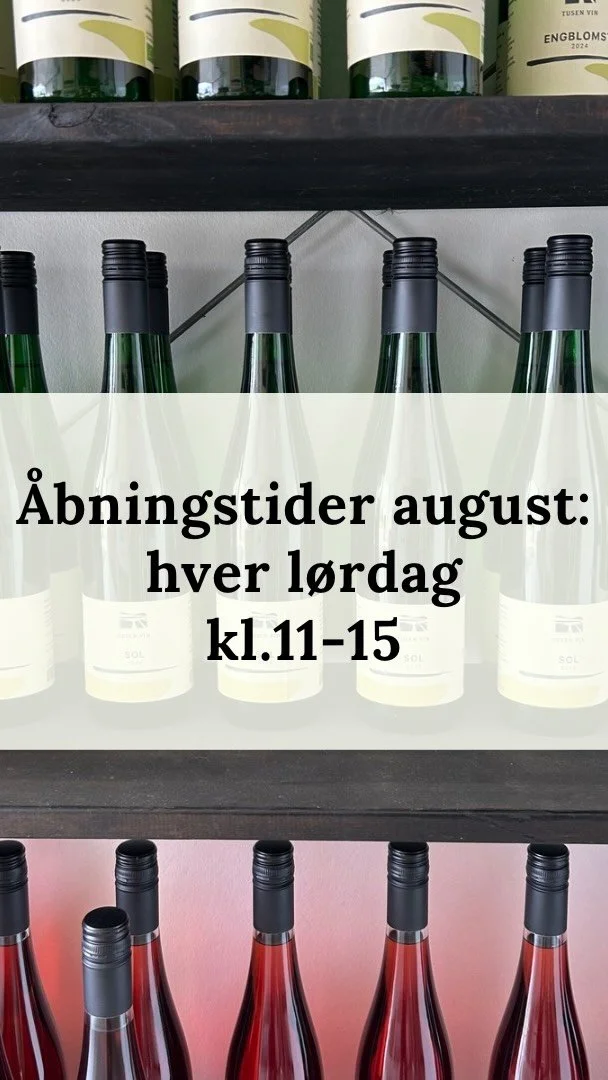 🌿 Sommerstemning hos Tusen Vin 🍇✨
Vi har åbent hver lørdag i august – kom forbi og oplev vores vingård, smag vores vine og nyd udsigten over Holbæk Fjord.
🗓 Åbent hver lørdag i august
⏰ Kl. 11-15
📍 Bo
