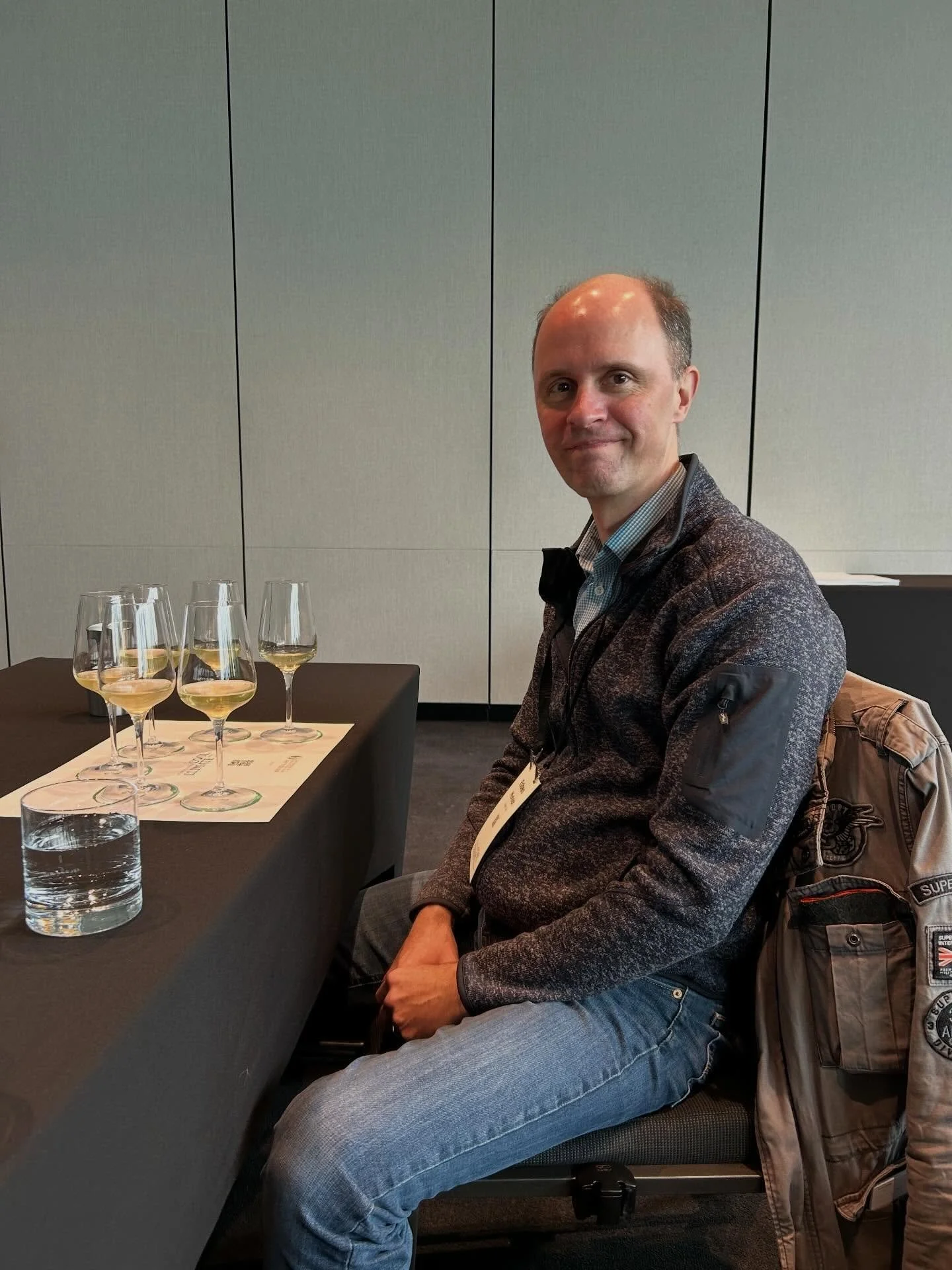Autolyse &ndash; magien i mousserende vin ✨ 

For 3 uger siden p&aring; International Cool Climate Wine Symposium @iccws2026 smagte vi en helt s&aelig;rlig serie af mousserende vine p&aring; Chardonnay, hvor den &aelig;ldste havde ligget 10 &aring;r 