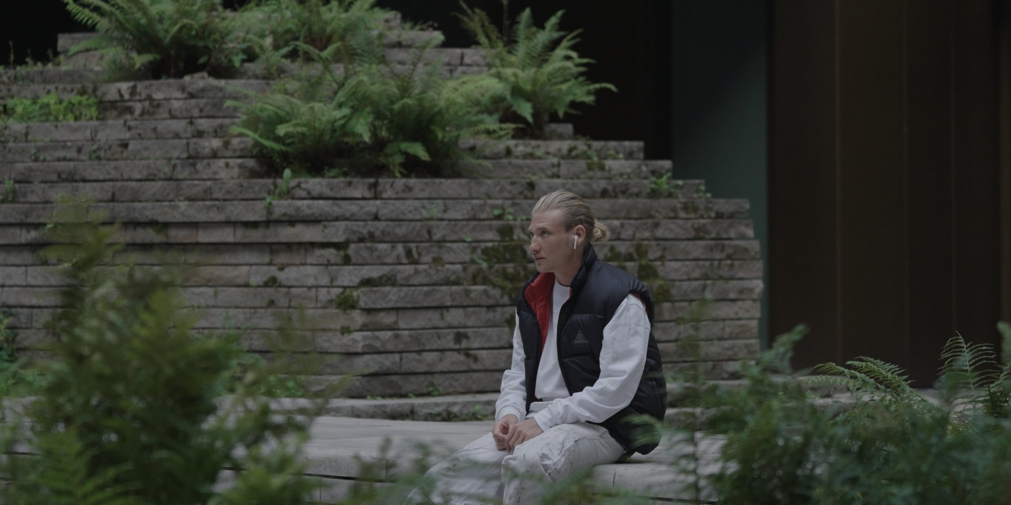 aufstehen und gehen.