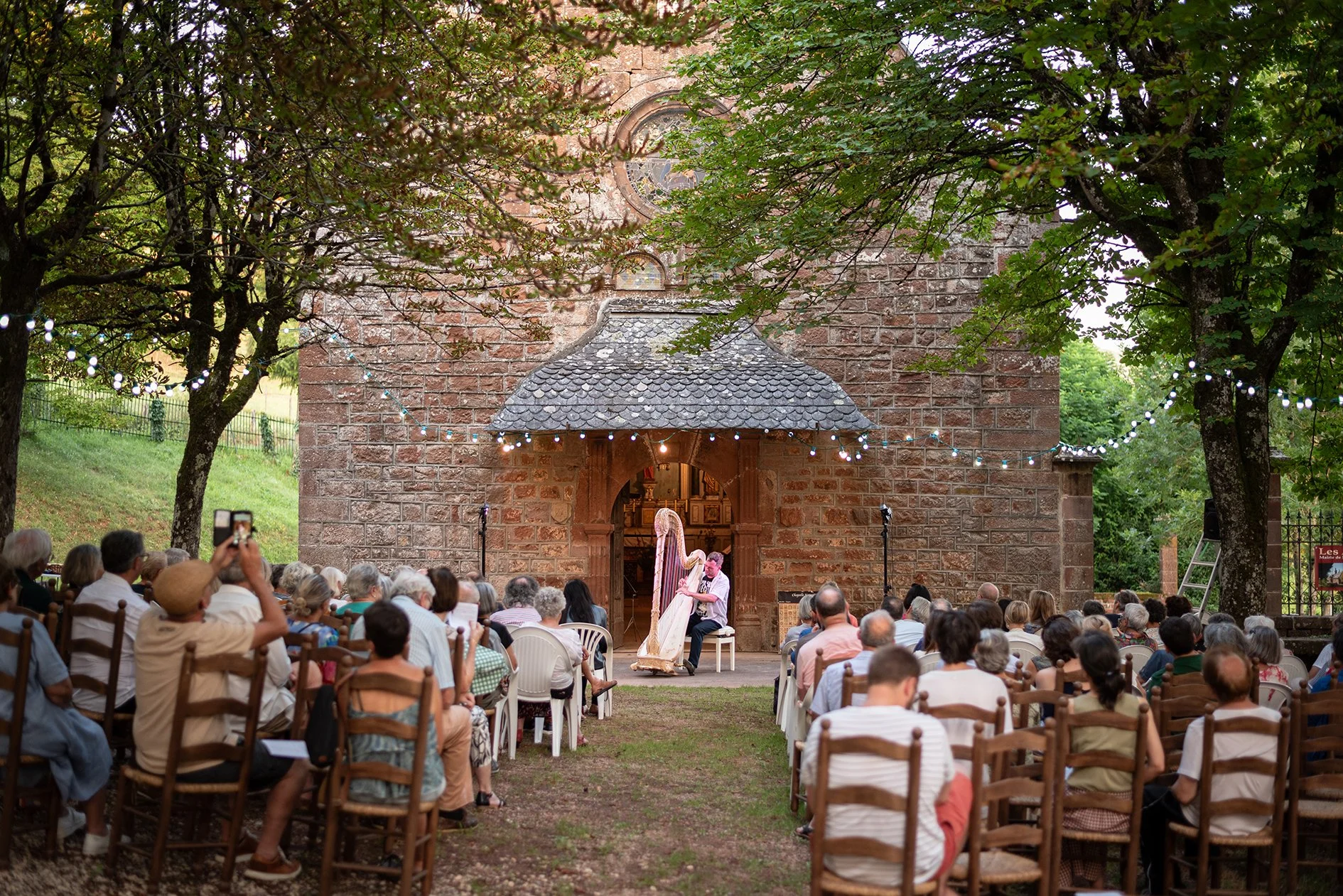 1 Concert de harpe à l'église Foncourrieu.jpg