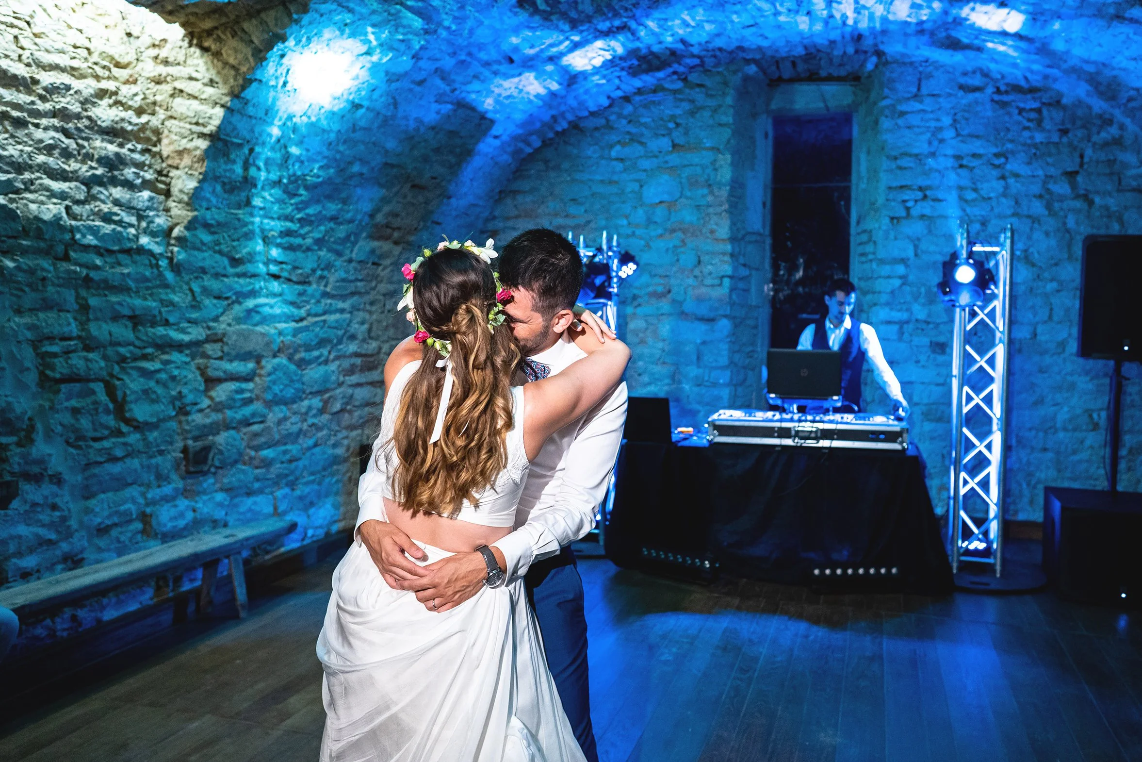 4 Soirée mariage dans la salle voutée de Billorgues.jpg