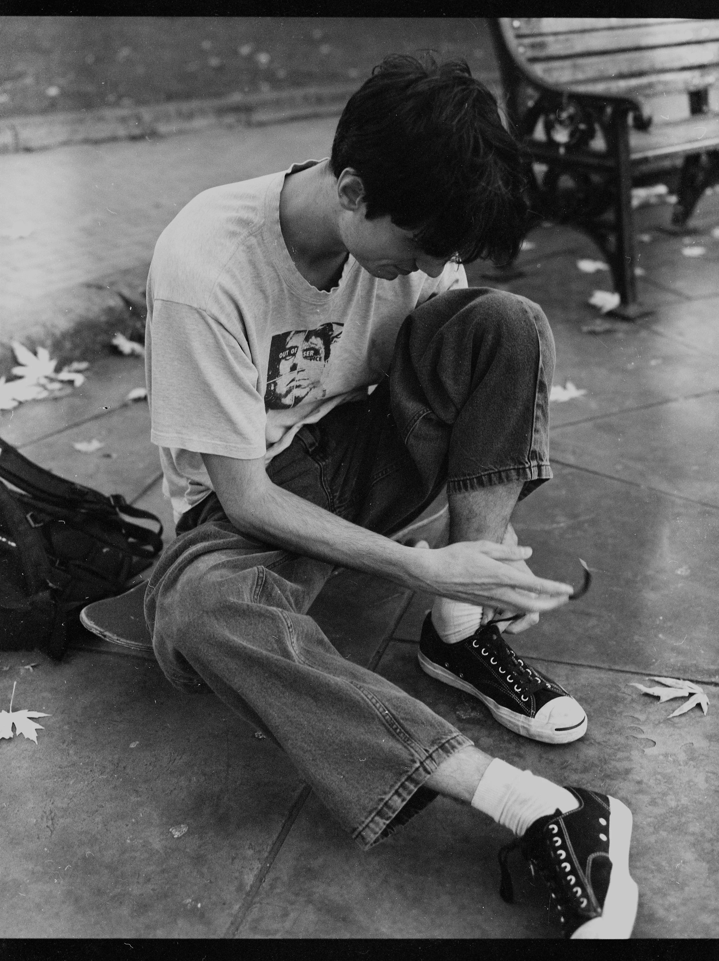 eric tying shoe cg.jpg