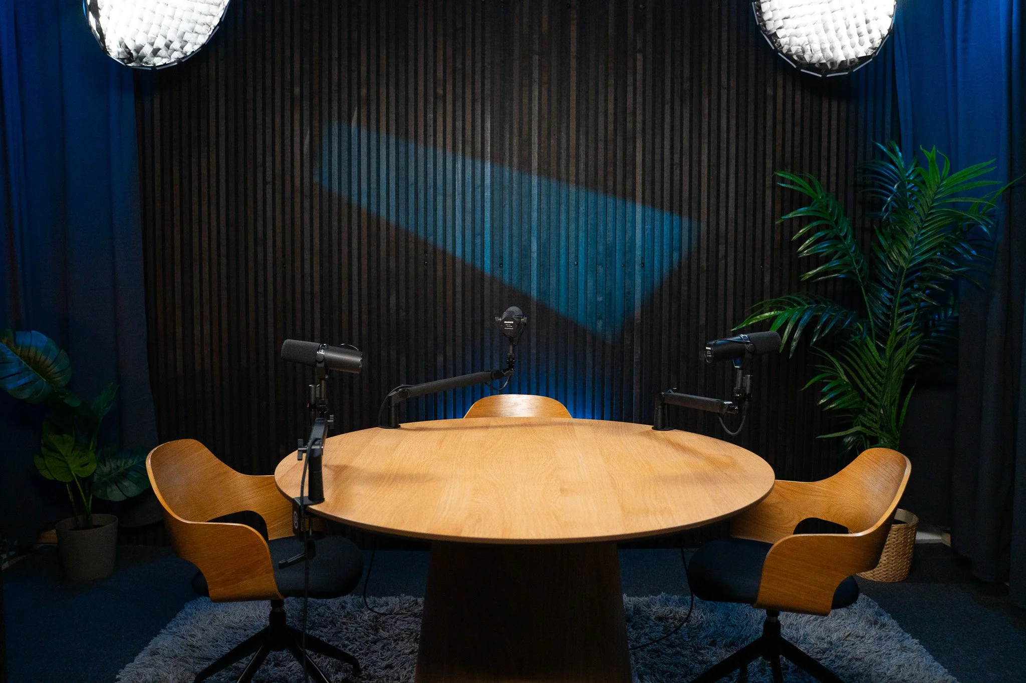 Video podcast vs. traditionel podcast – hvad skal du vælge i 2026?