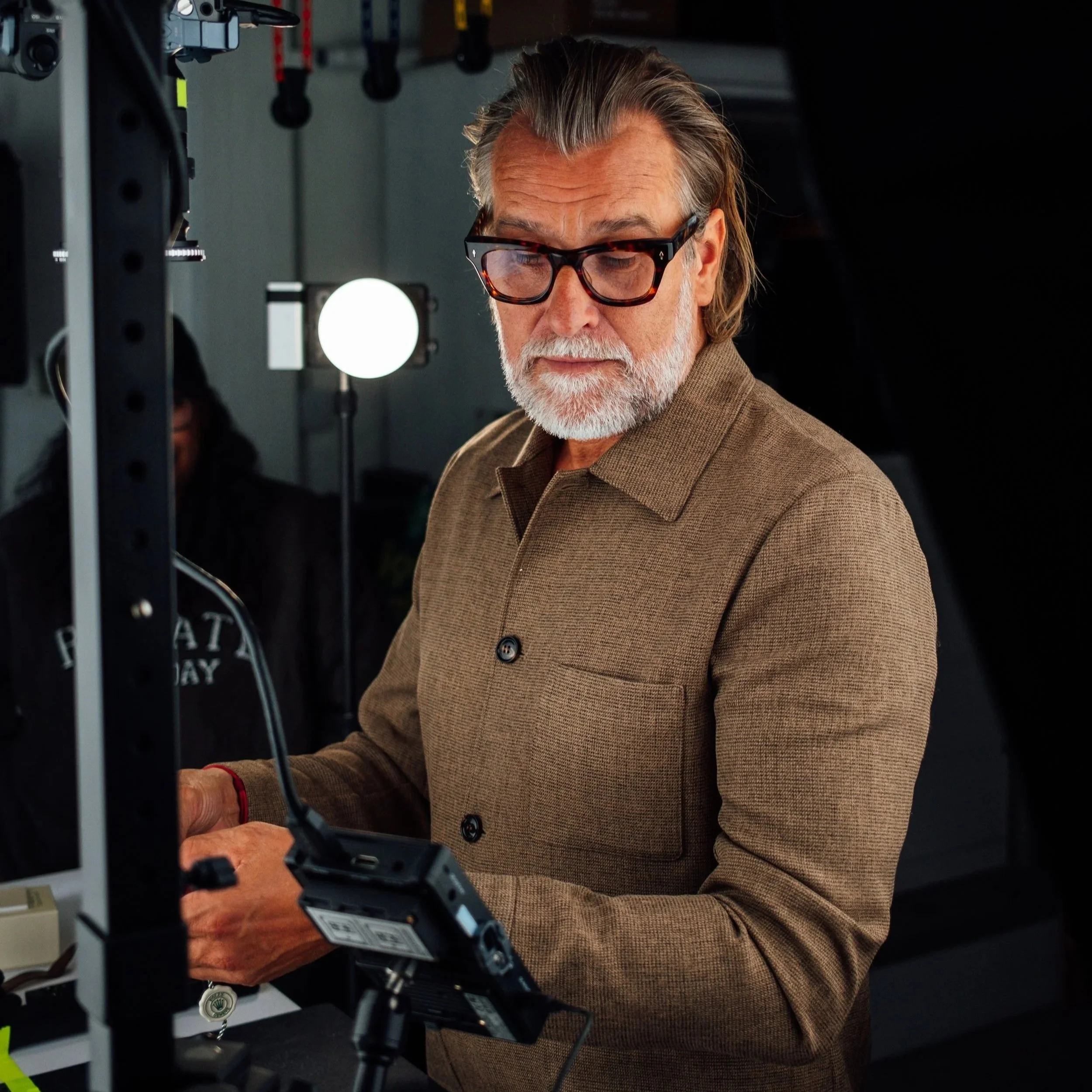 sådan skyder vi 10 videoer på ét shoot i vores content studie