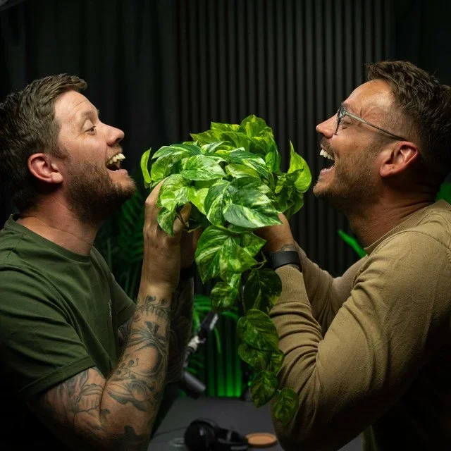 Moderne podcast studie i København med professionelt lyd- og video setup