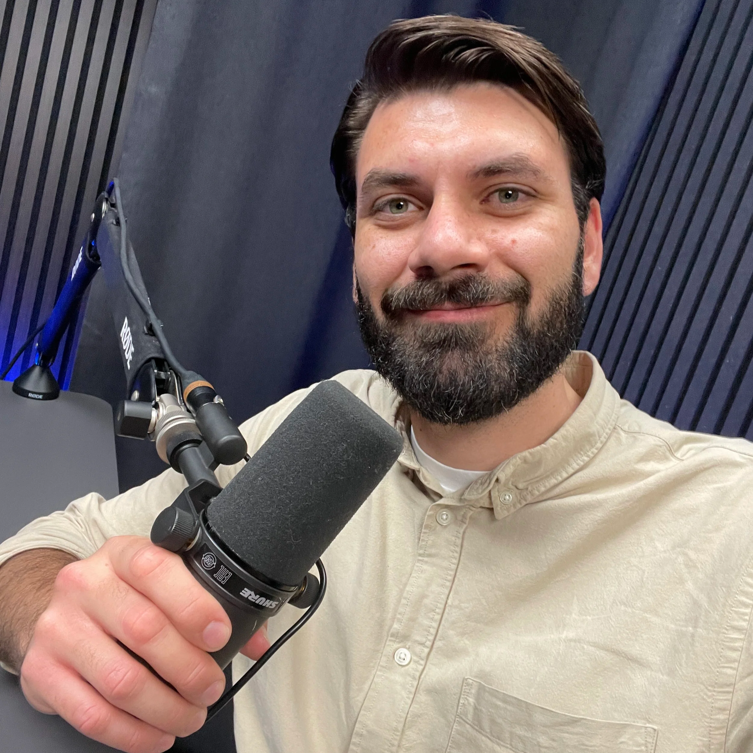 Podcast studieudstyr til begyndere med mikrofoner og kameraer til videopodcast i Danmark