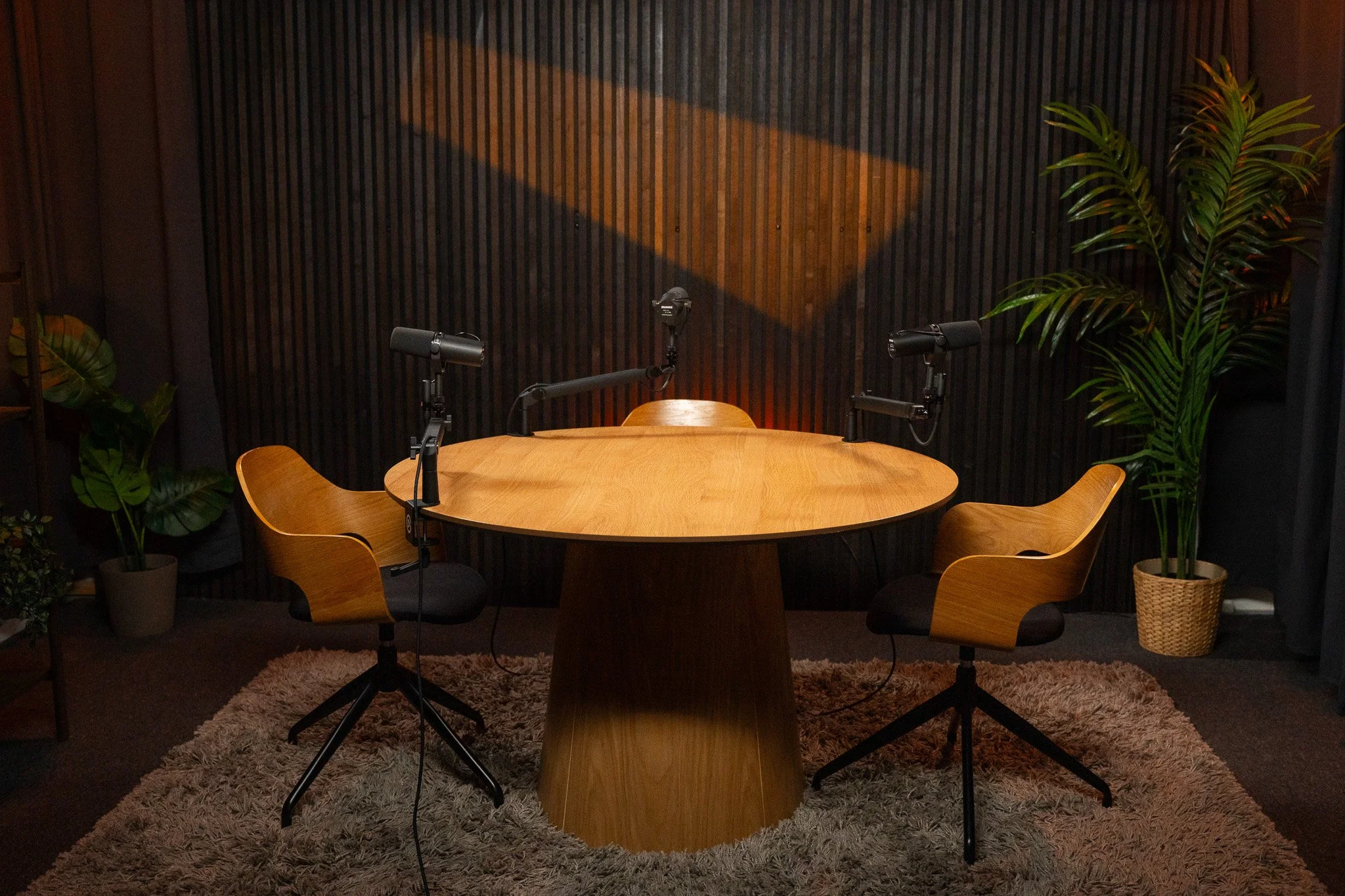 Nyt podcast studie i København på Islands Brygge med plads til op til fire personer og to setups.