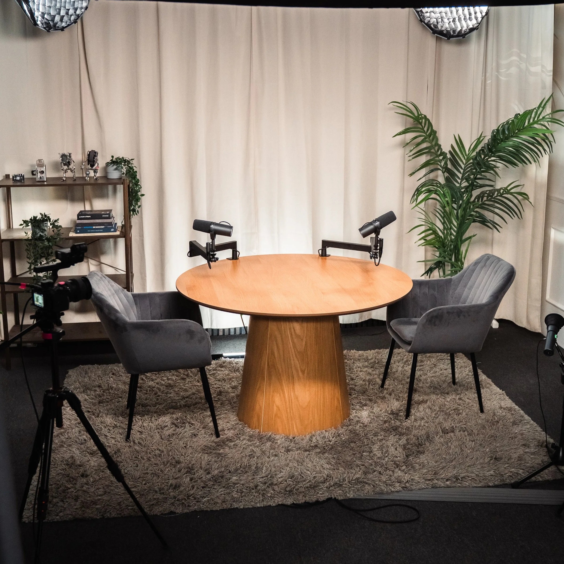 Komplet startpakke og fast samarbejde med podcast studie til lyd, video og redigering