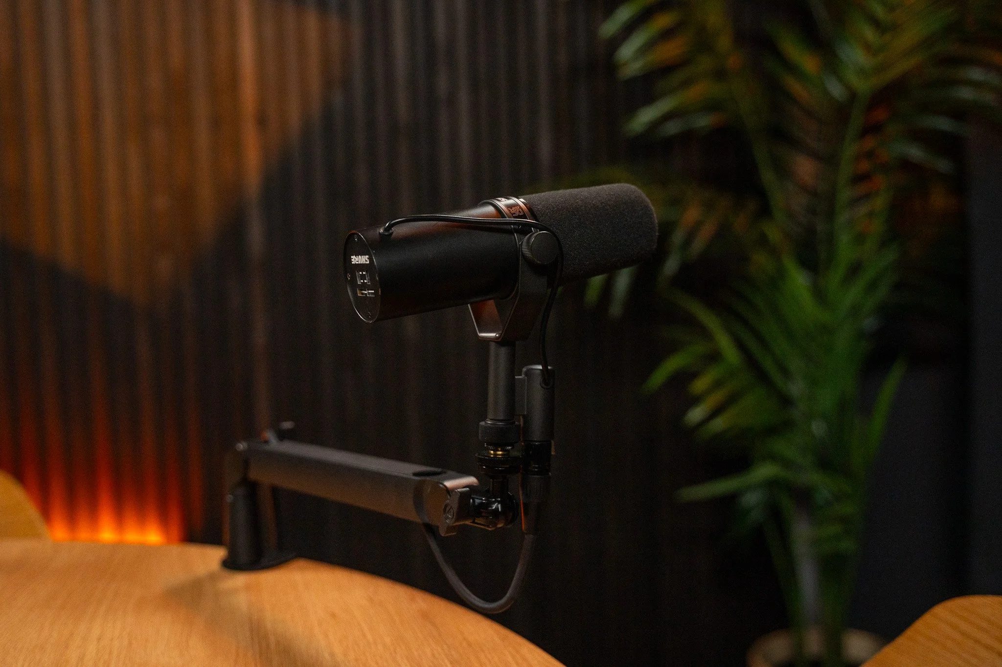 Shure SM7B mikrofon og RØDECaster podcast udstyr til podcast produktion