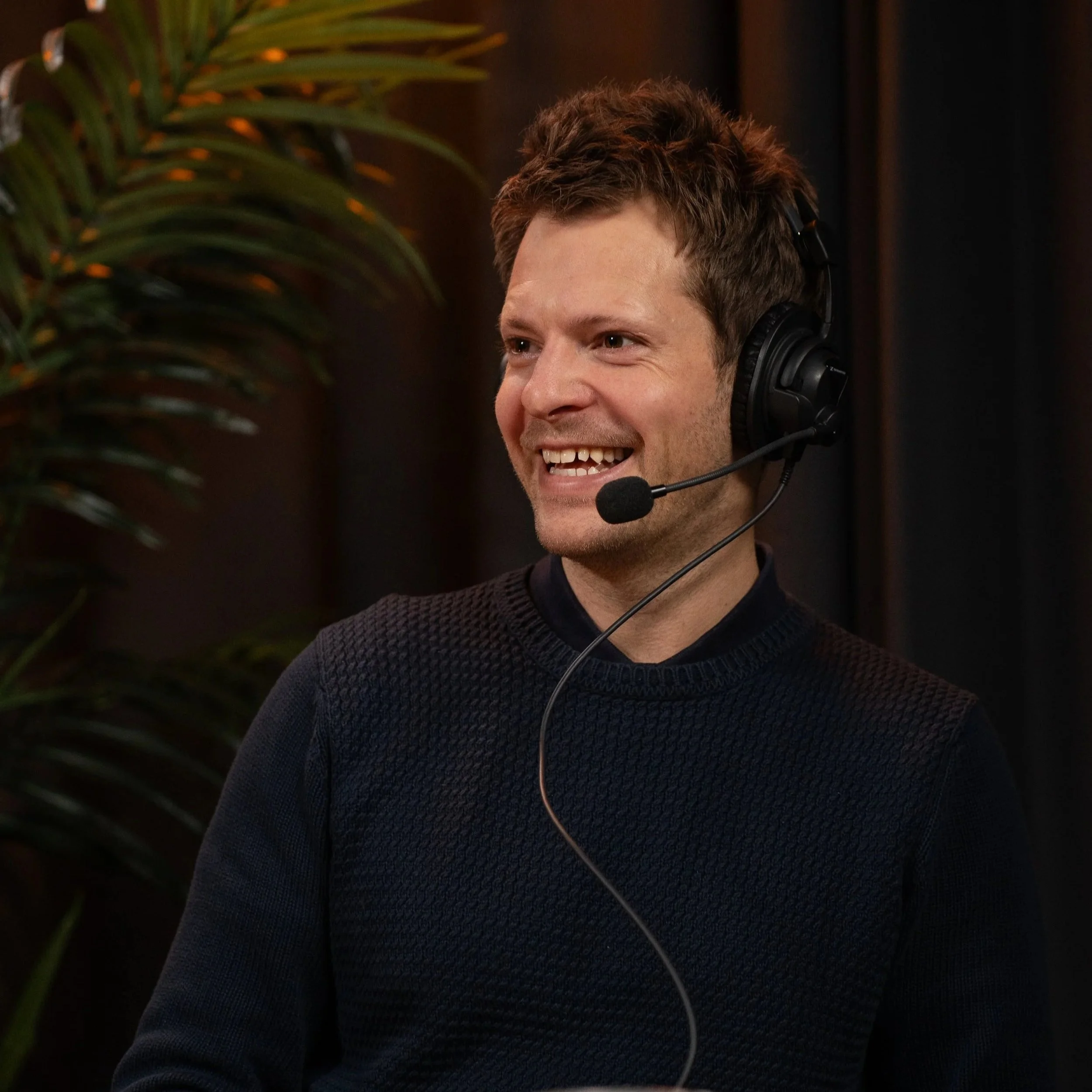 Professionelt podcast studie i København med flere mikrofoner og kameraer til video podcast