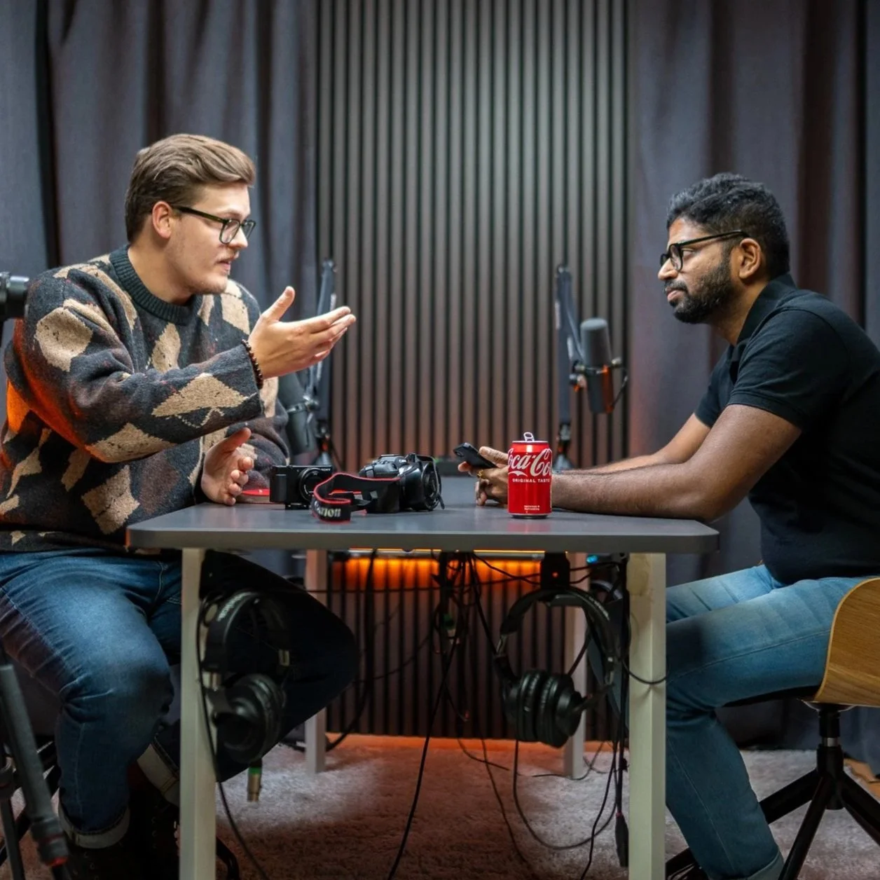 Hvordan kan man læse op på sine gæster til sin podcast?