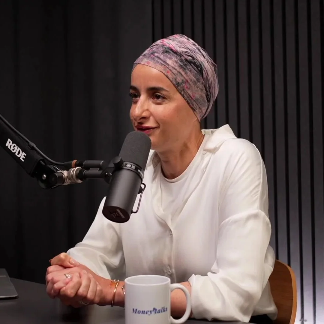 Professionelt podcast studie i København med flere mikrofoner og kameraer til video podcast