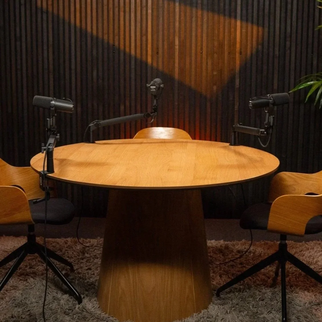 Podcast udstyr til podcast studie med mikrofon og kamera