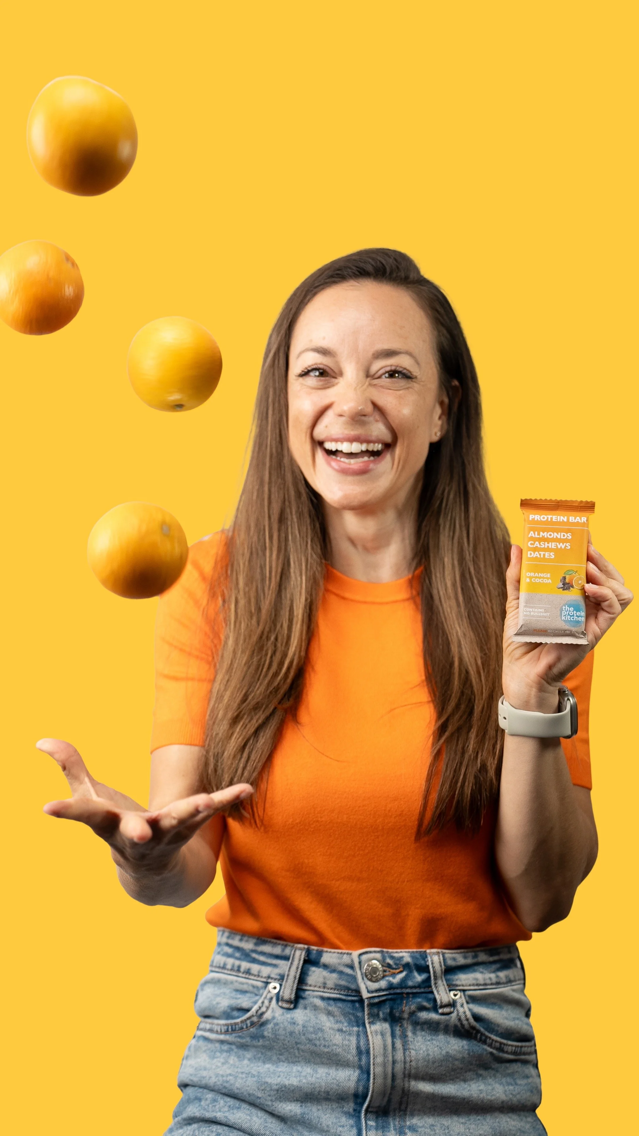 Kunde står foran kameraet under optagelse i content studie i København.