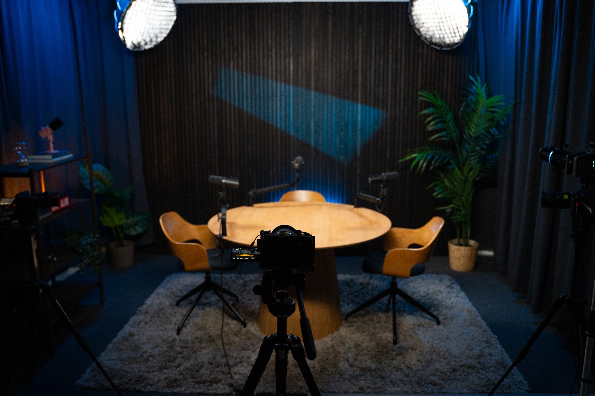 Sammenligning af video podcast og traditionel podcast i professionelt podcast studie