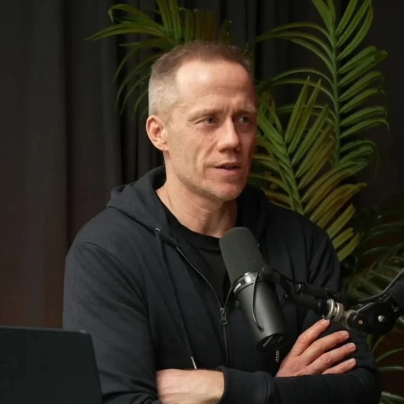 Professionelt podcast studie i København med flere mikrofoner og kameraer til video podcast