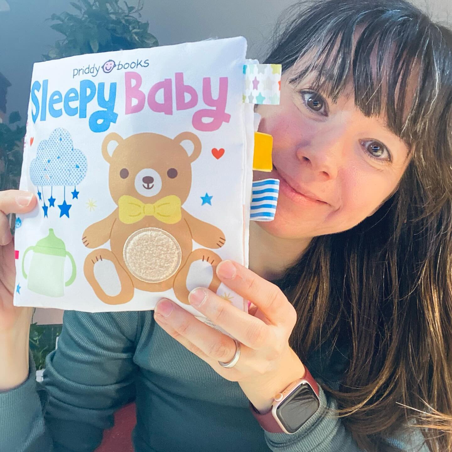 Look what arrived at my doorsteps! Showing my face to share my latest and first soft baby board book! 

Scroll to hear the satisfying sounds the crinkly pages make! 

What a joy to illustrate &lsquo;Sleepy Baby&rsquo; - published by @priddybooks 

Av