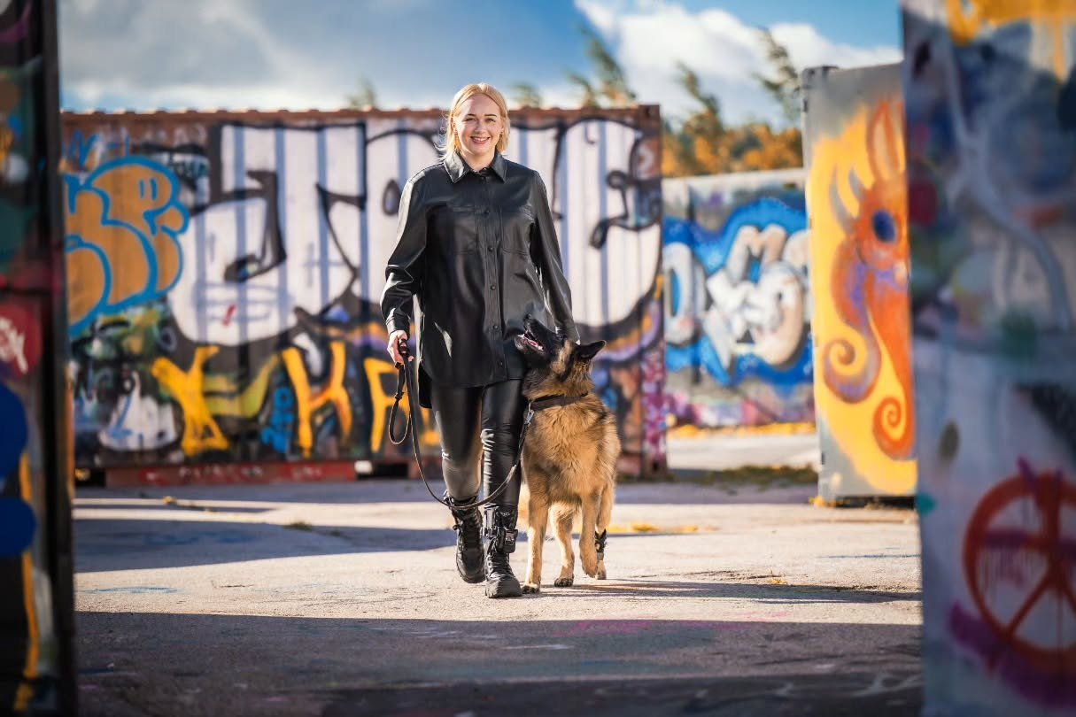 Avaan videolla (toinen slaidi ja pist&auml; &auml;&auml;net p&auml;&auml;lle!) mun arvoja ja koulutusideologiaa muutaman yleisesti harrastuskoirien ja ty&ouml;koirien koulutuksessa k&auml;ytetyn termin kautta:

Mit&auml; mulle tarkoittaa 
➡️positiivi