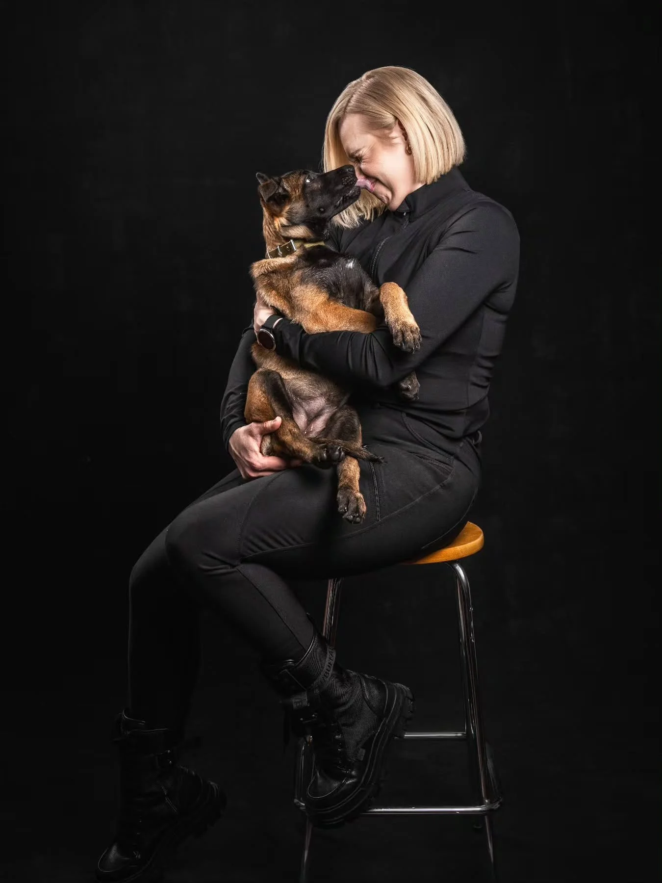 Megara piirua vaille 5 kk 🤯 kohta ei en&auml;&auml; n&auml;in n&auml;pp&auml;r&auml;sti mun syliin mahdu 🐒

#malinois #belgianpaimenkoira 

Kuva @idaphotoss 🫶🏼