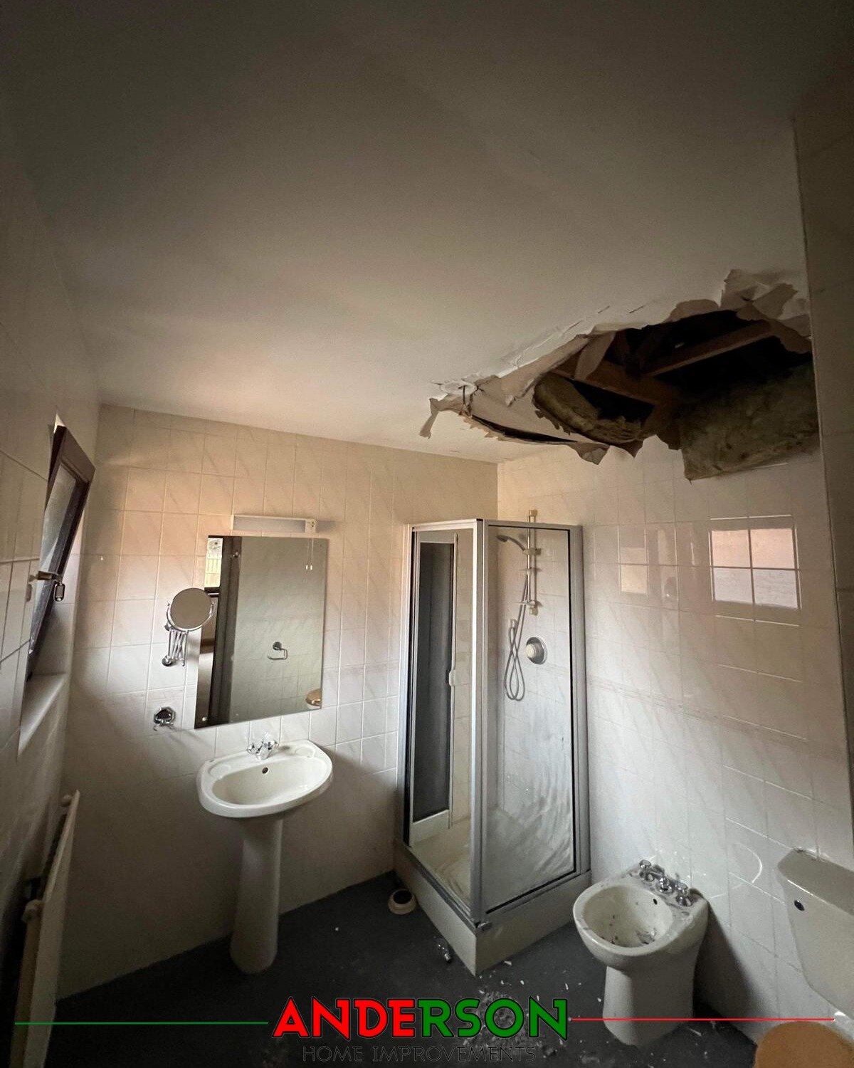 Simple yet Amazing transformation!

This home wasn't in the best condition when the customer came to us.. He asked us to ensure the house was at a sellable condition and of course, we came through!

Ripped down all the ceilings
Plaster boarded &amp; 