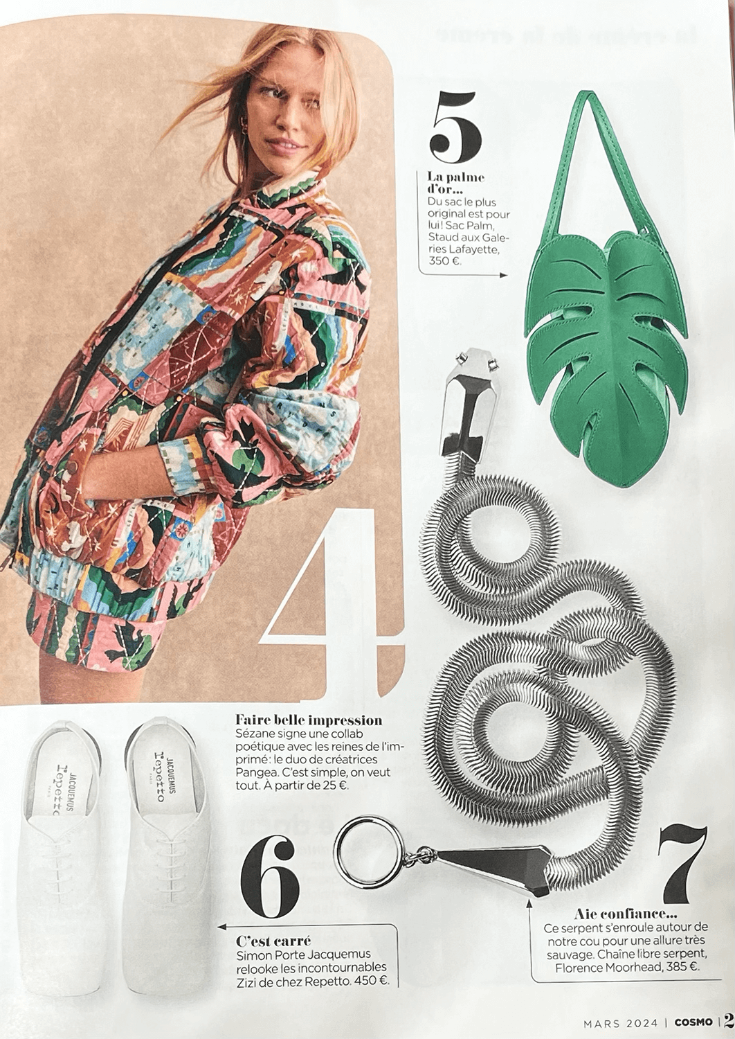 Page de magazine présentant un look avec un sac à main vert en forme de feuille de monstera, un coupe-vent coloré et une paire de chaussures blanches et un bijou en forme de serpent argenté