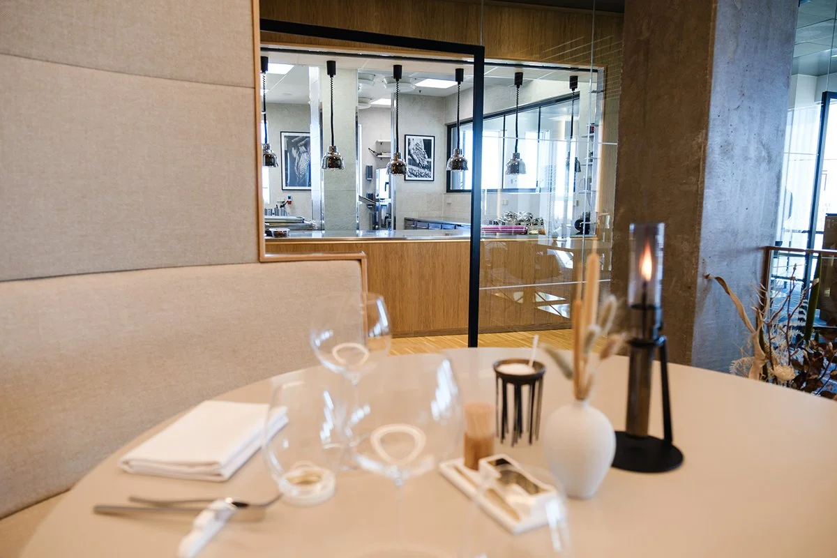 14 - Restaurant 17 - LQ.jpg