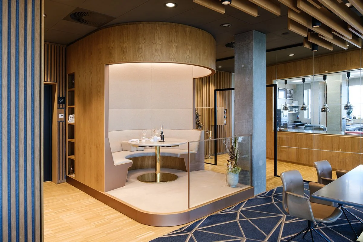 1 - Restaurant 17 - LQ.jpg