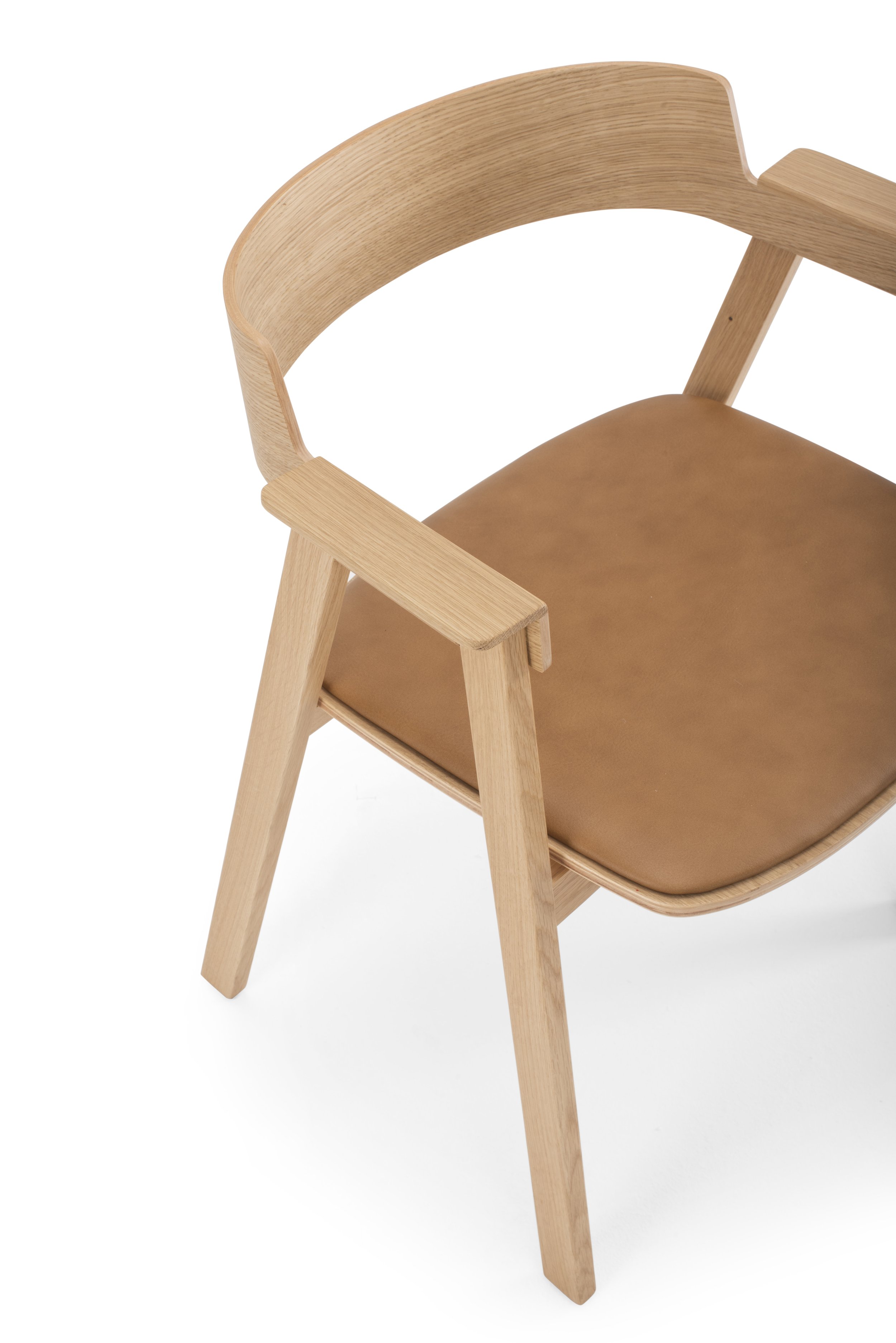 flip-chair-lacquered-oak-natural-dakar-leather-2732-7-gazzda.jpg