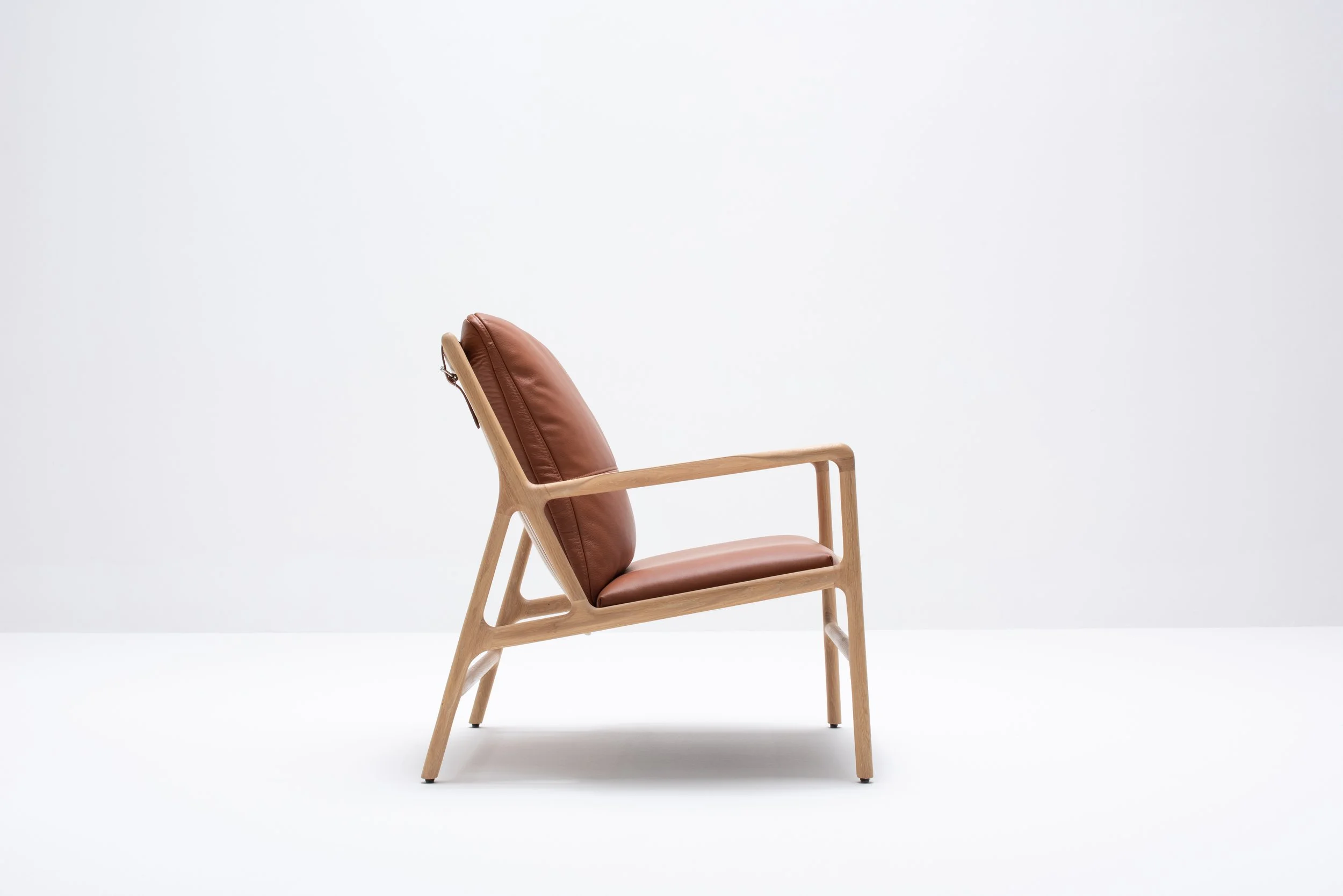 dedo-easy-chair-oak-white-1015-dakar-leather-whisky-2732-3-gazzda.jpg