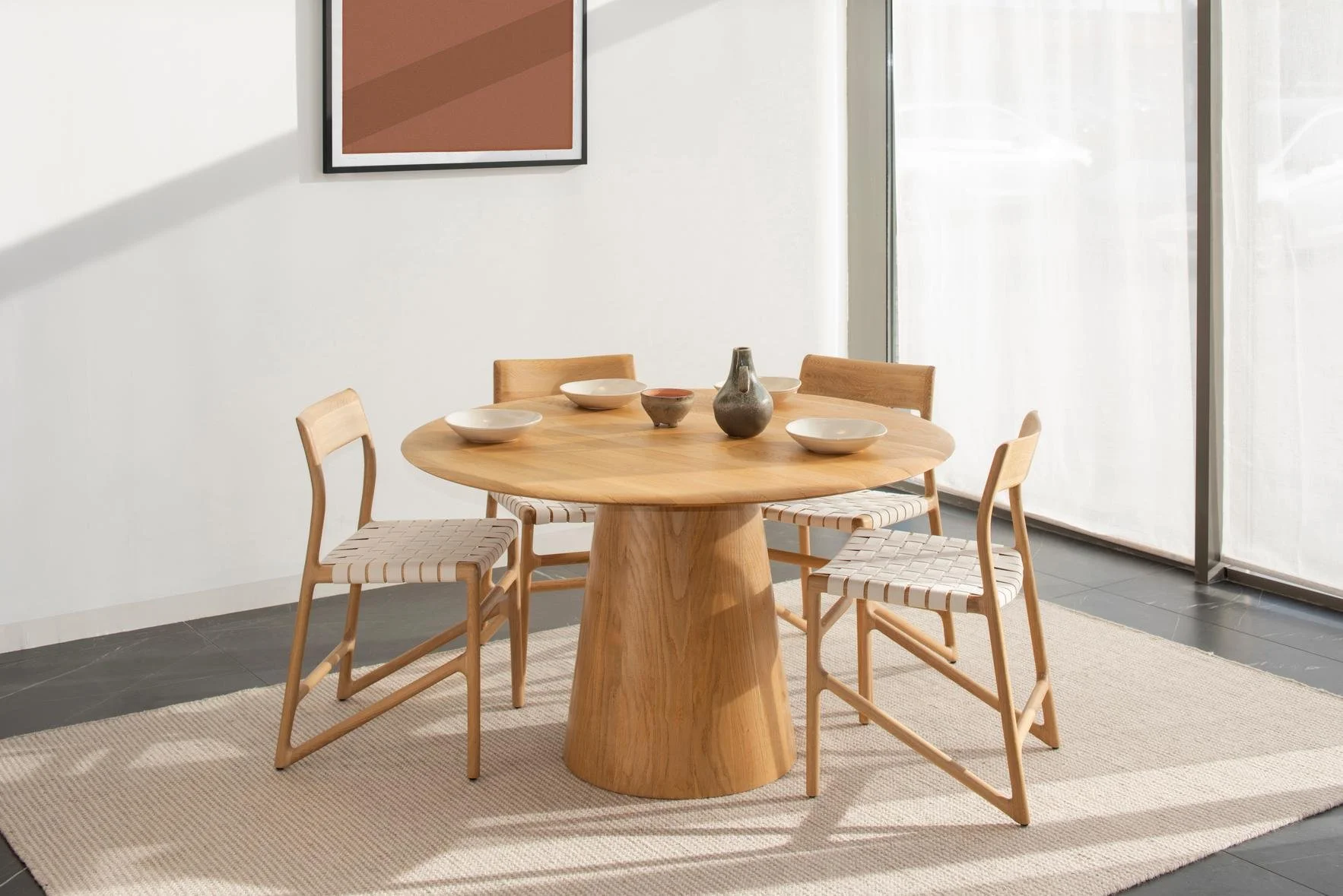 mushroom-round-table-126-oak-natural-1505-fawn-chair-oak-white-1015-1-3-gazzda.jpg