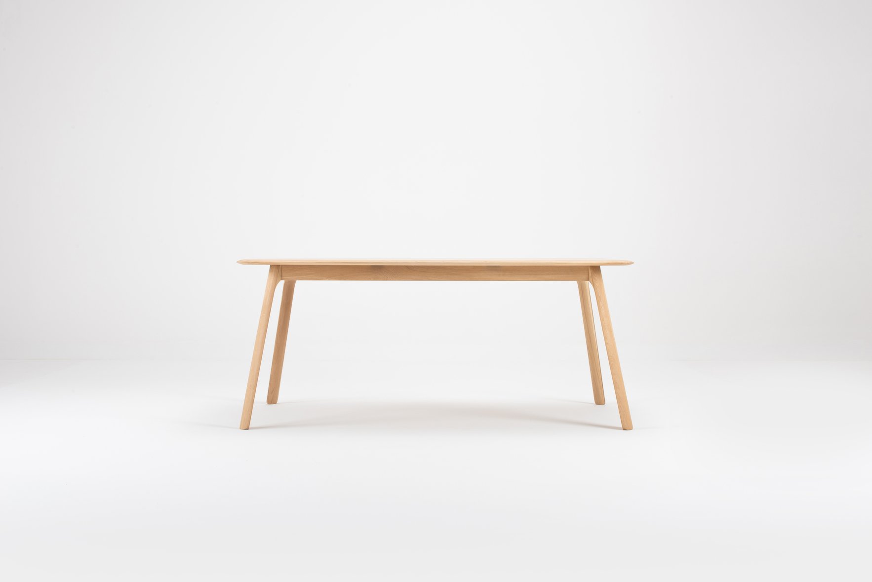 st-teska-table-180x90x75-oak-white-1015-1-gazzda.jpg