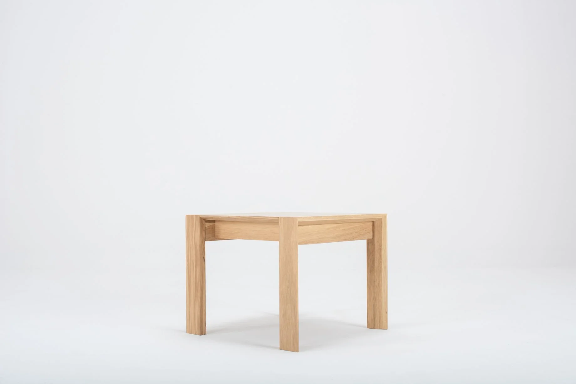 lq-st-nuury-club-table-55x55x45-oak-white-1015-5.jpg