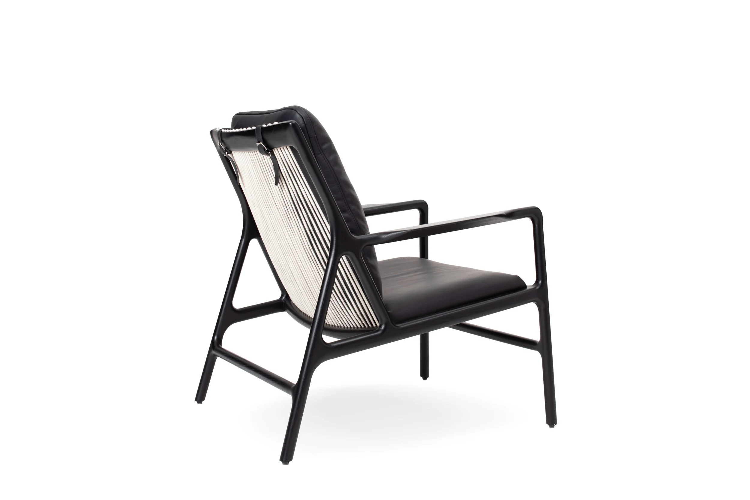 st-dedo-easy-chair-oak-lacquer-black-9005-dakar-leather-black-0500-4-gazzda.jpg