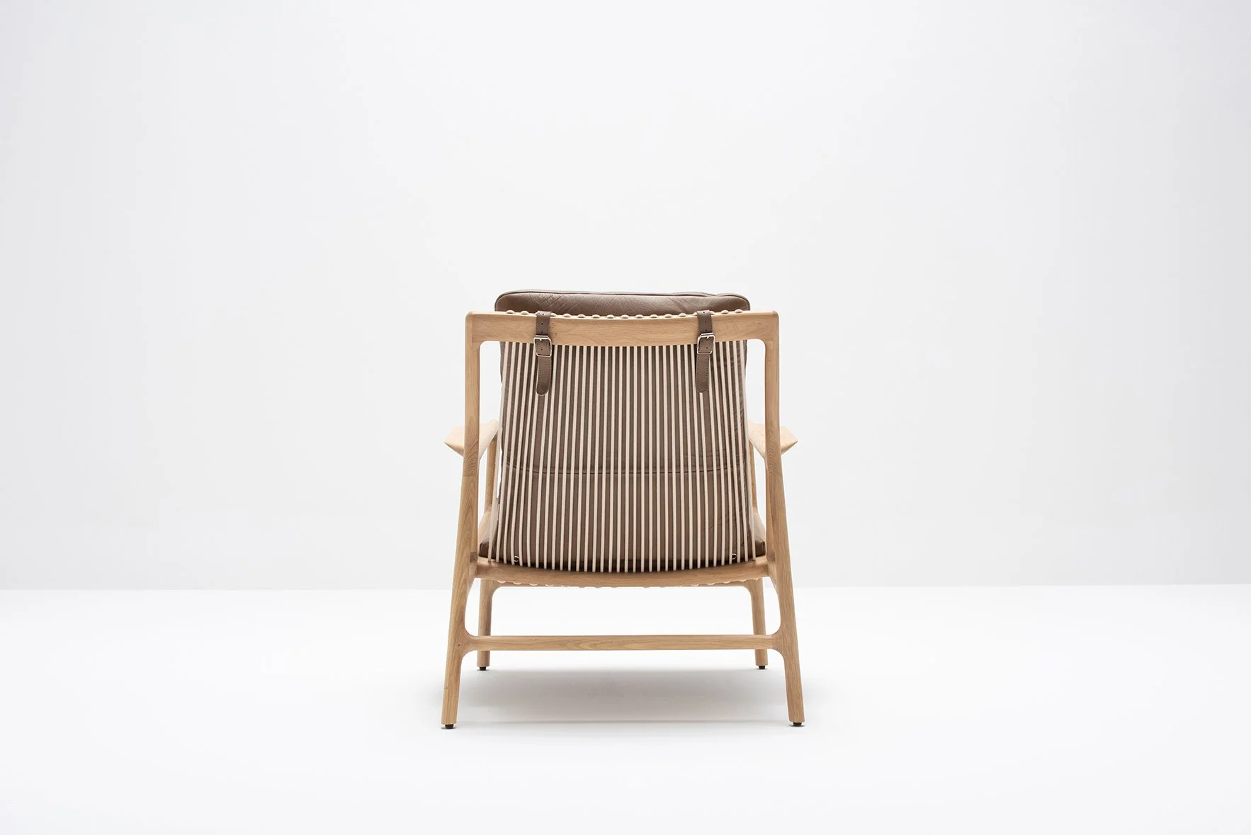 dedo-easy-chair-oak-white-1015-dakar-leather-stone-1436-4-gazzda 72.jpg