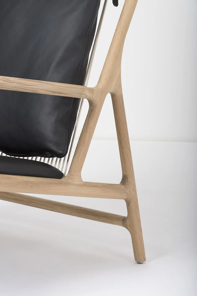 st-dedo-lounge-chair-oak-white-1015-dakar-leather-black-0500-5-gazzda 72dpi.jpg