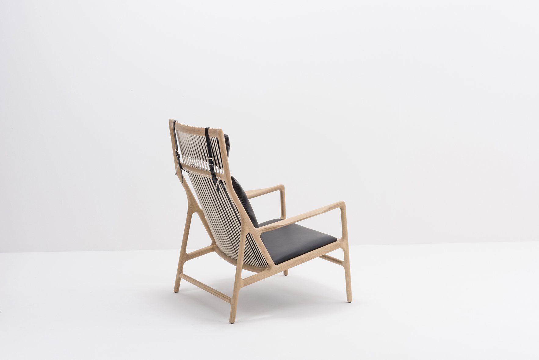 st-dedo-lounge-chair-oak-white-1015-dakar-leather-black-0500-3-gazzda 72dpi.jpg