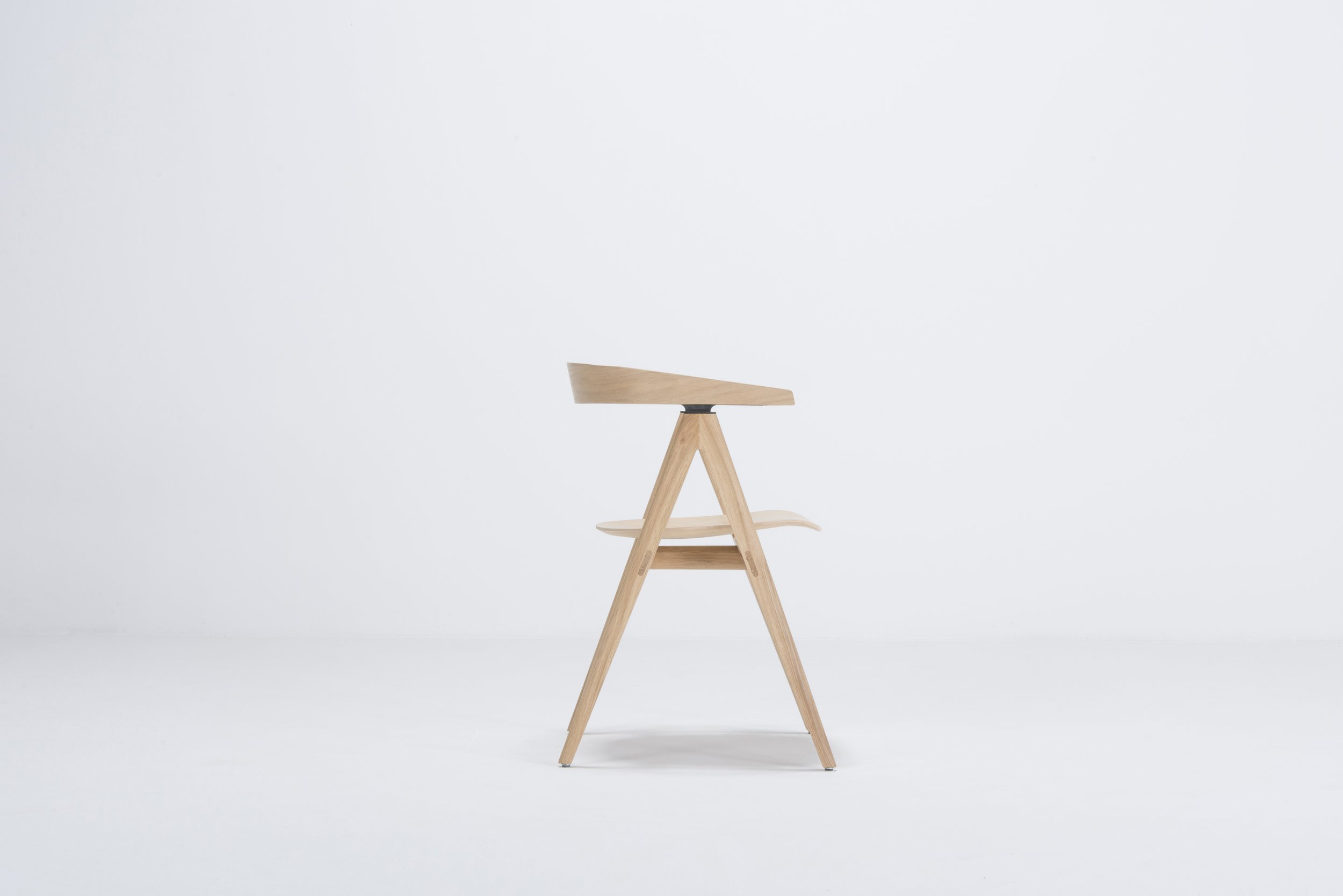 st-ava-chair-56x52x76-oak-white-1015-veneer-3-gazzda.jpg