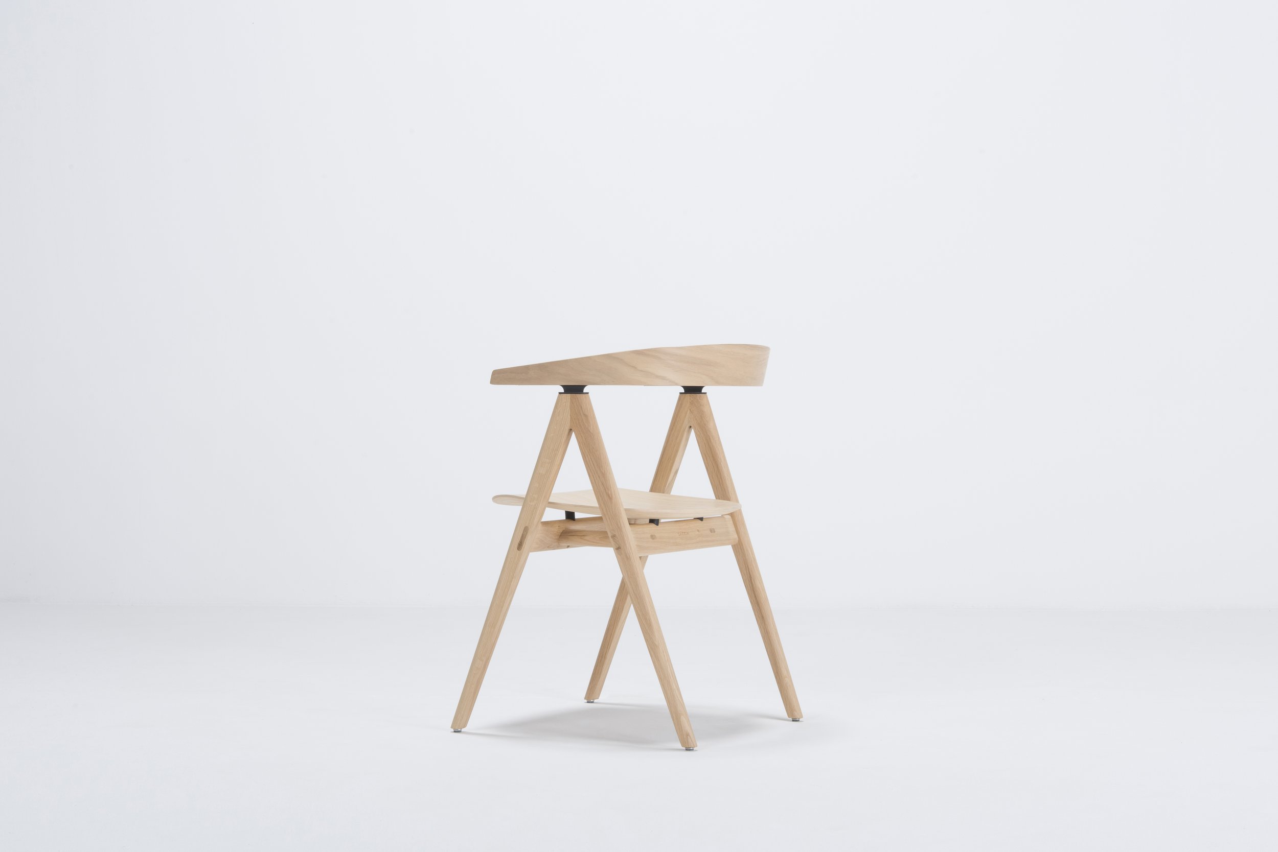 st-ava-chair-56x52x76-oak-white-1015-veneer-5-gazzda.jpg