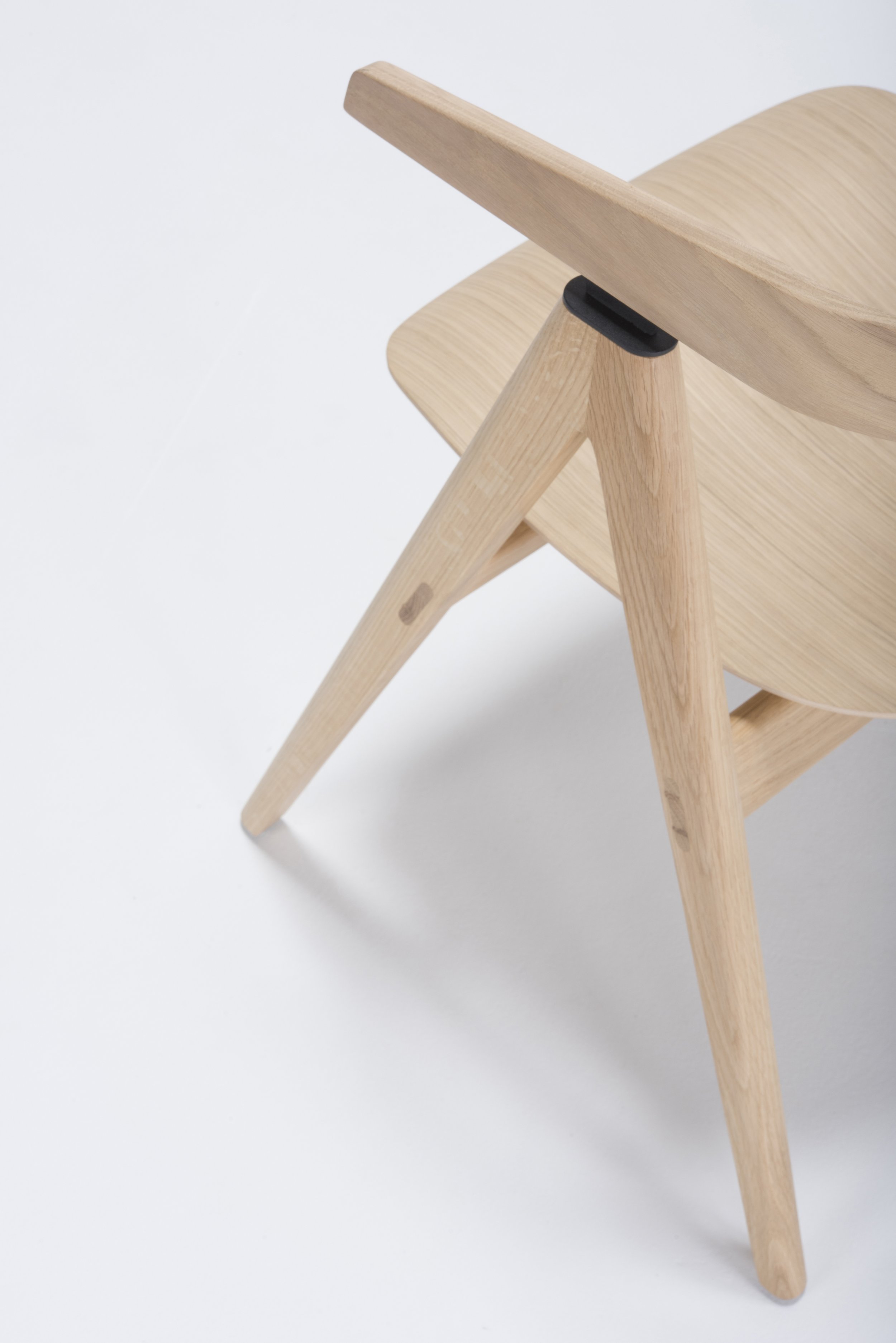 st-ava-chair-56x52x76-oak-white-1015-veneer-9-gazzda.jpg