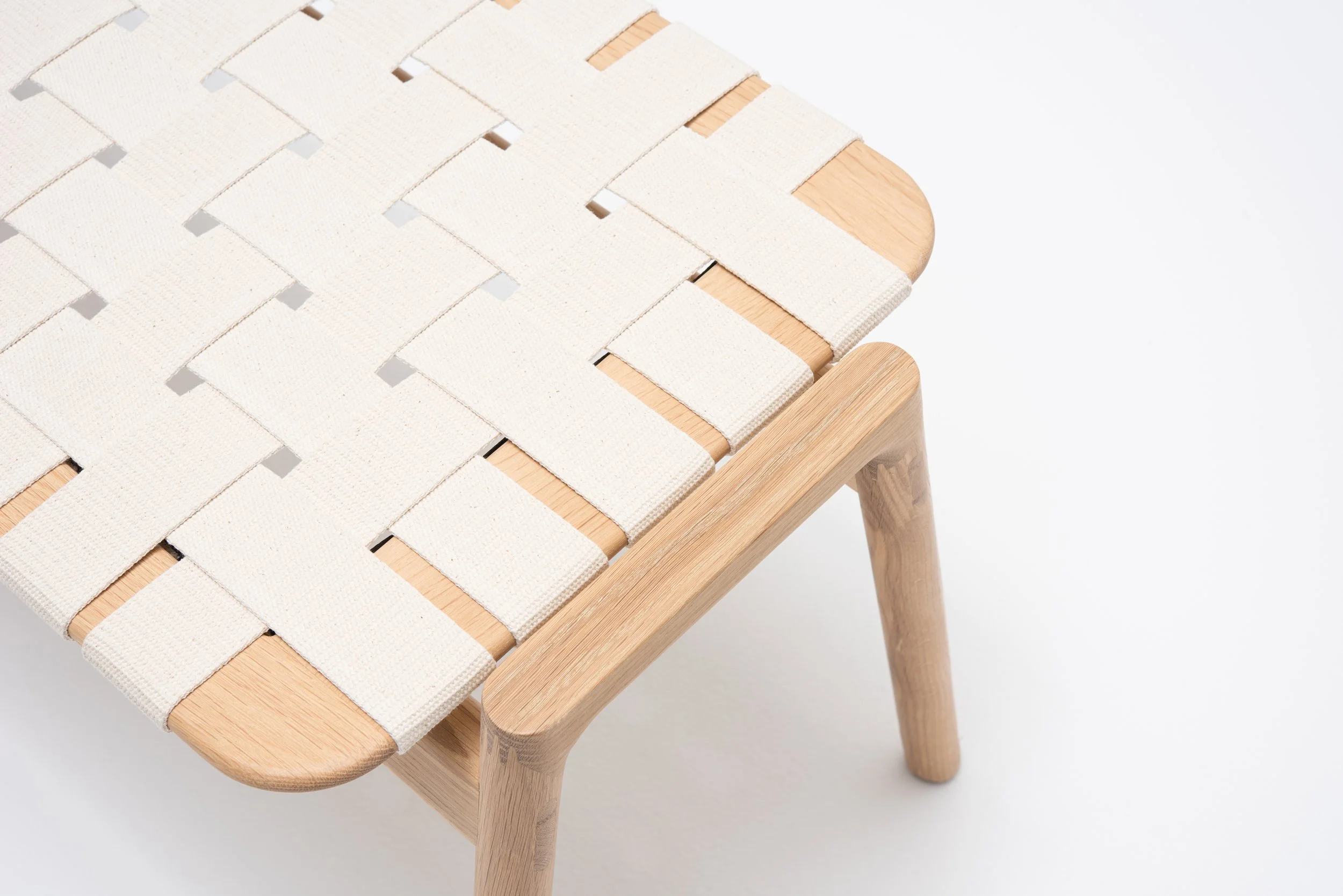 bench-klupa-160x45-oild-oak-white-1015-cotton-webbing-white-2001-4-gazzda (1).jpg