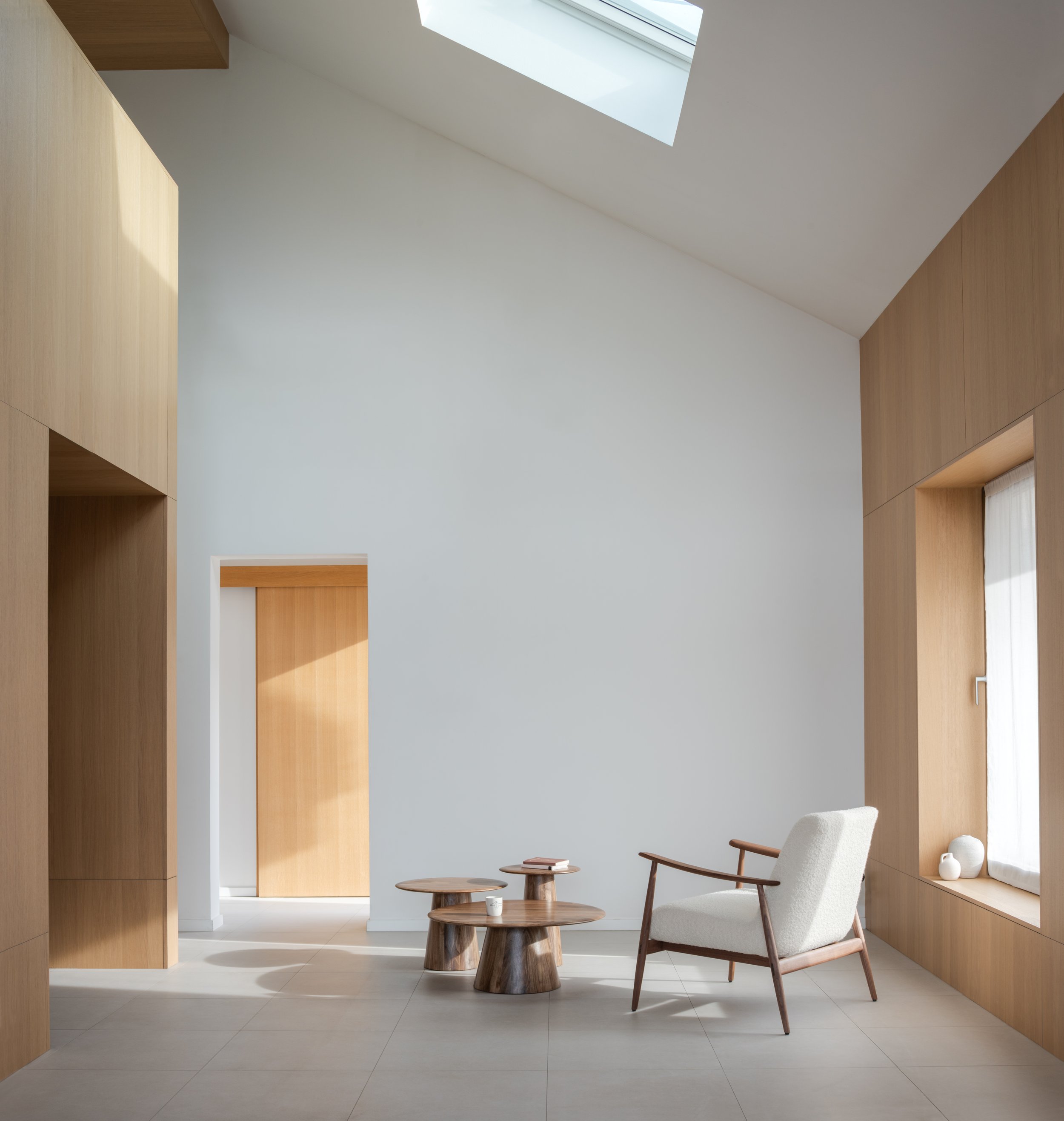 aska-lounge-chair-oiled-walnut-natural-nimbus-col-006-mushroom-tables-oiled-walnut-natural-1-2-gazzda (1).jpg