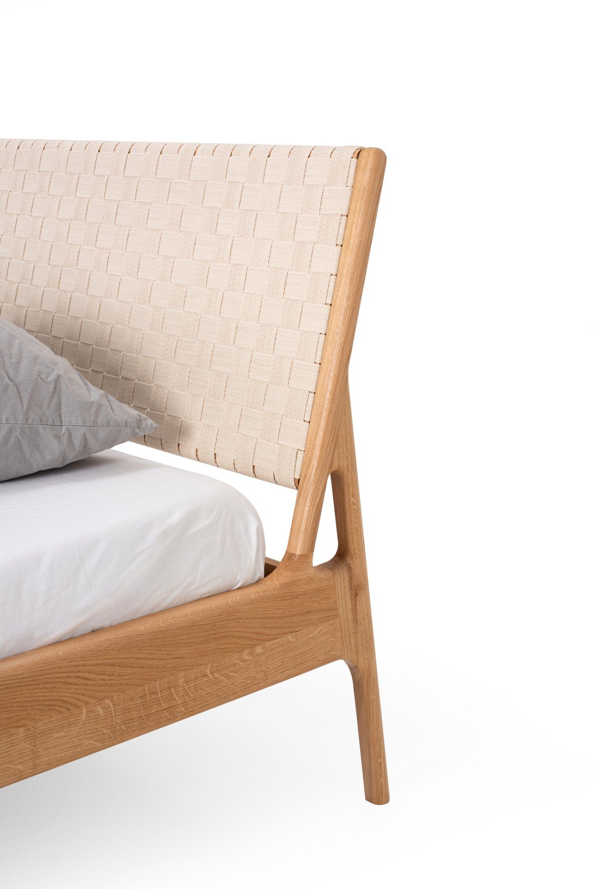 fawn-bed-deep-frame-160x200-oak-natural-cotton-webbing-herringbone-natural-beige-2026-4-gazzda.jpg
