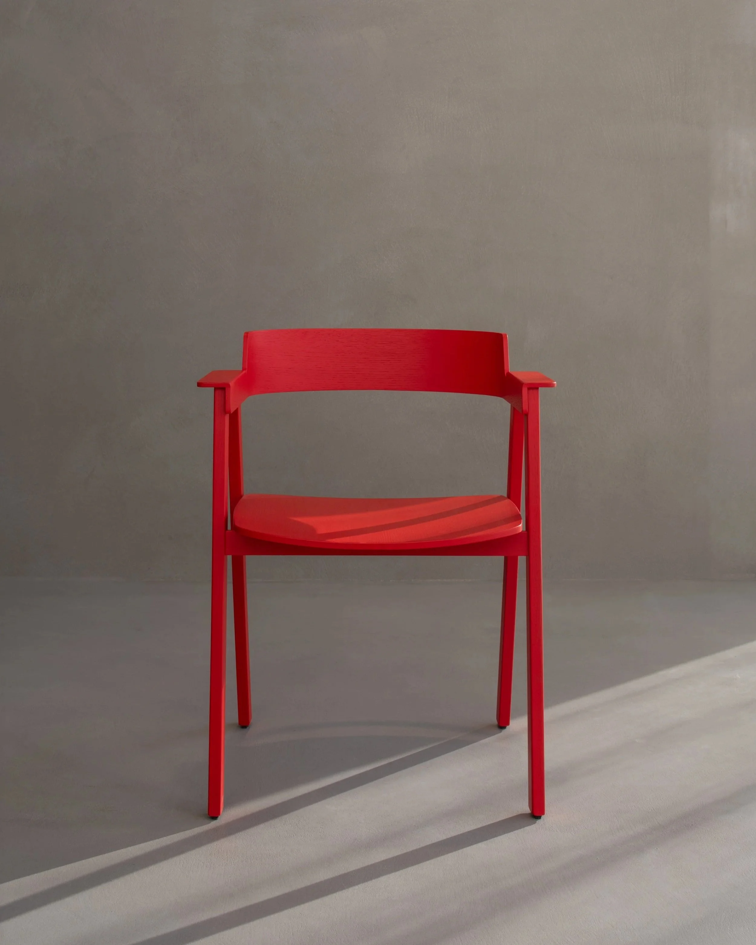 flip-chair-lacquered-oak-3020-red-1-1-gazzda.jpg