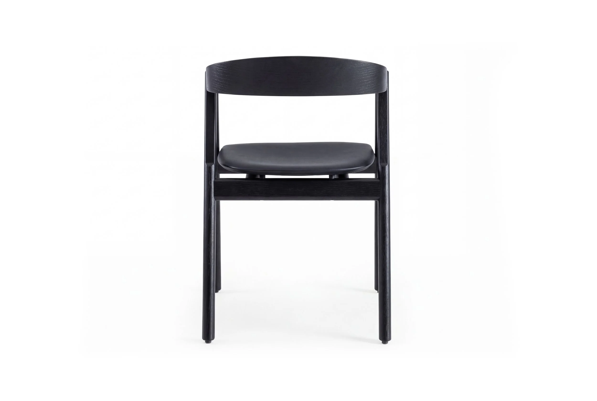 muna-chair-54x53x75-oak-lacquer-black-9005-leather-black-4-gazzda (1) (1).jpg