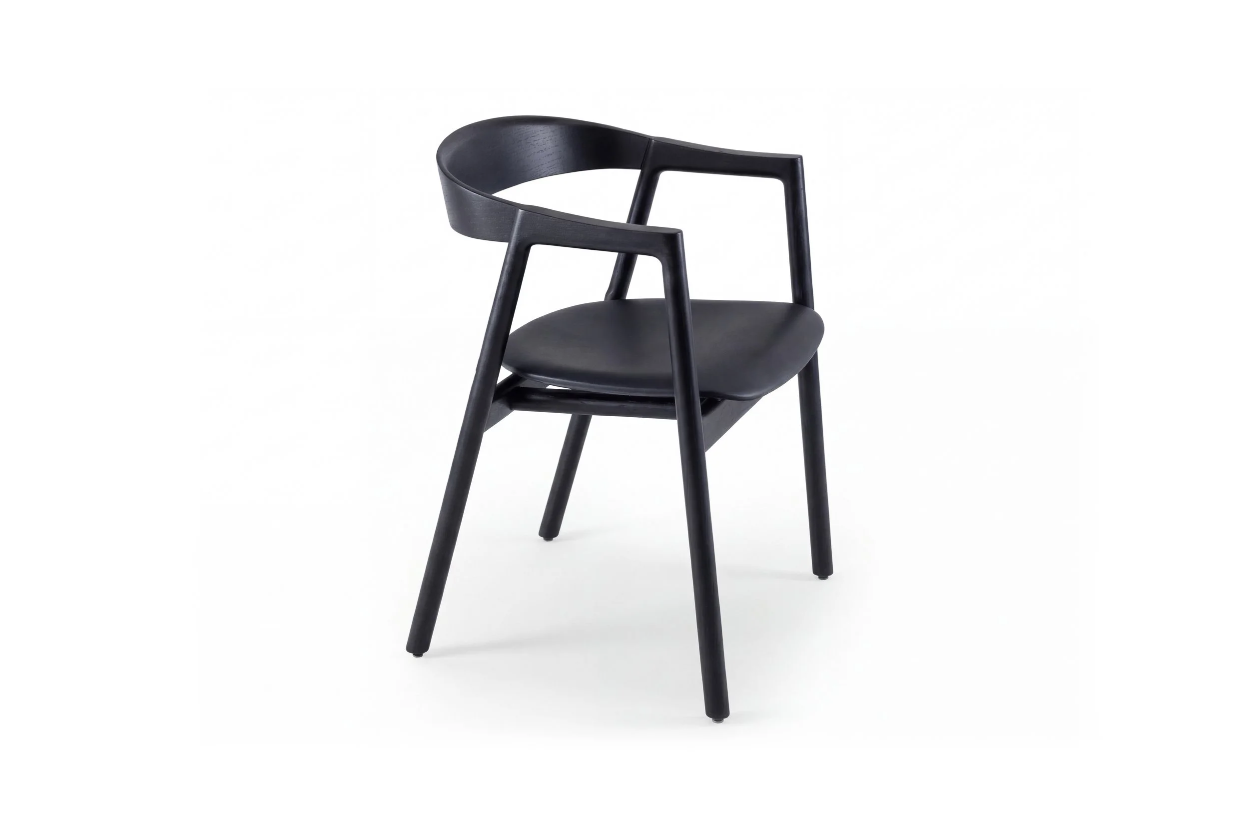 muna-chair-54x53x75-oak-lacquer-black-9005-leather-black-2-gazzda (1) (1).jpg