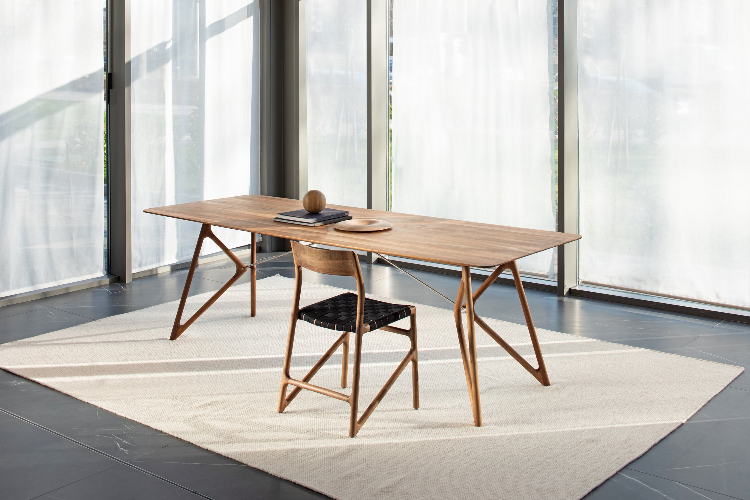 tink-table-fawn-chair-walnut-webbing-black-01-12-gazzda.jpg
