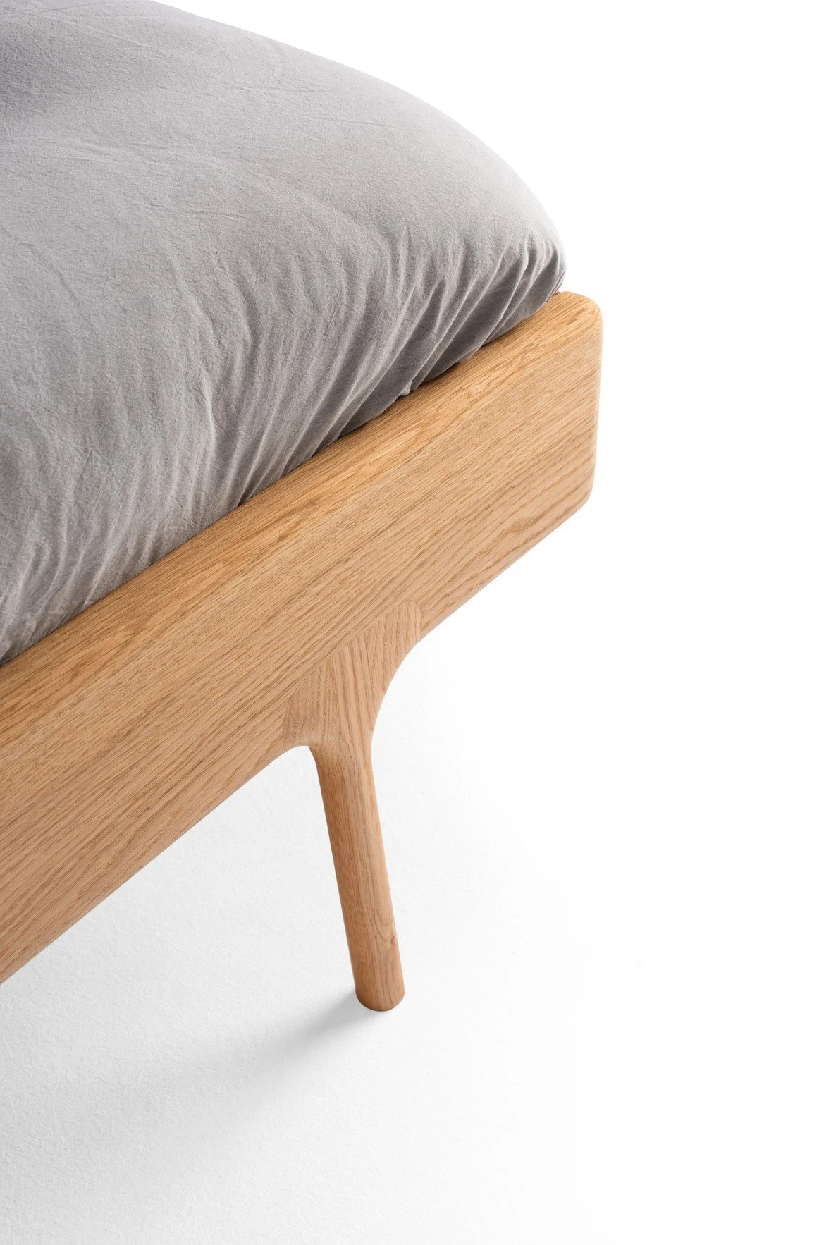 fawn-bed-deep-frame-160x200-oak-natural-cotton-webbing-herringbone-natural-beige-2026-6-gazzda.jpg