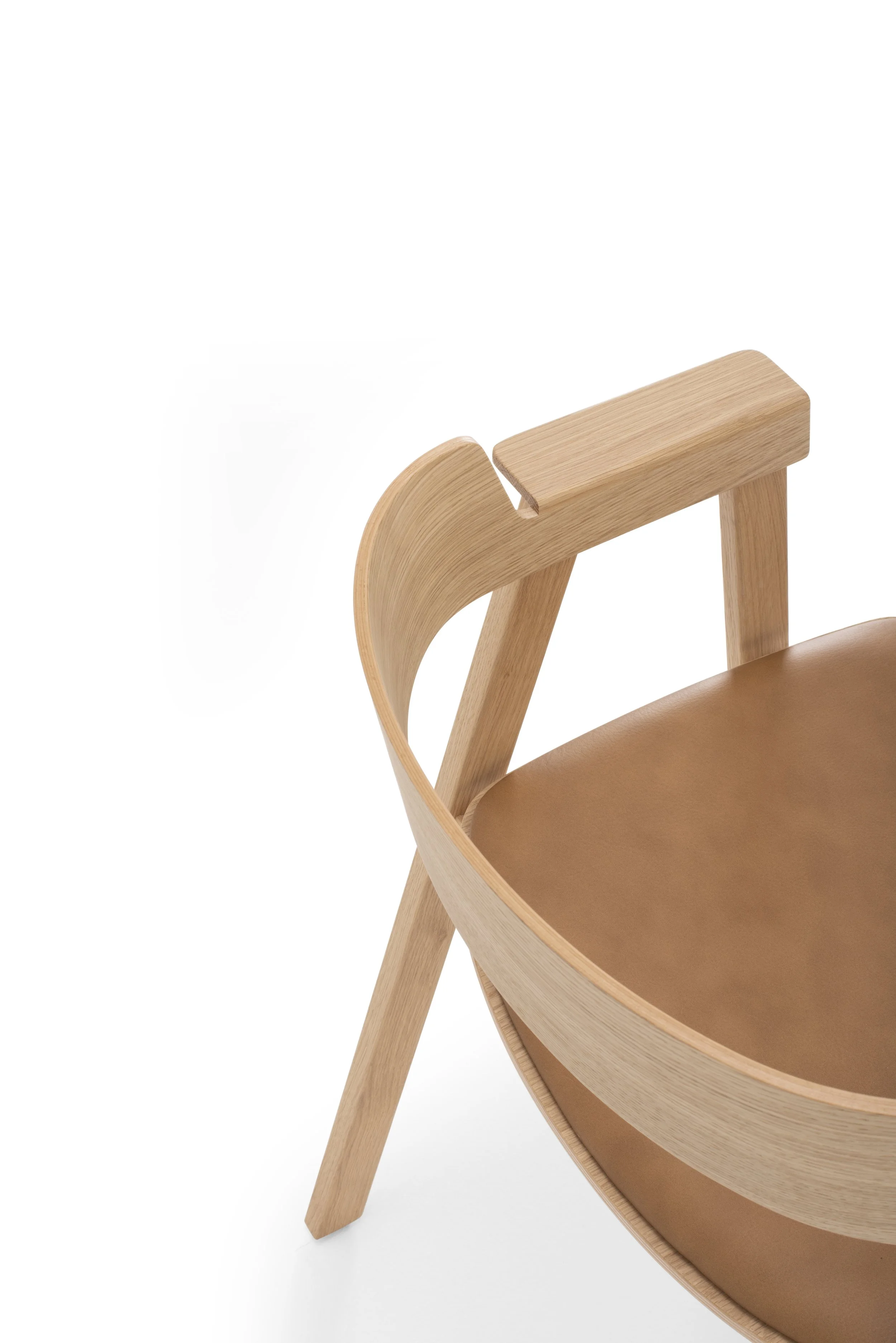 flip-chair-lacquered-oak-natural-dakar-leather-2732-6-gazzda.jpg
